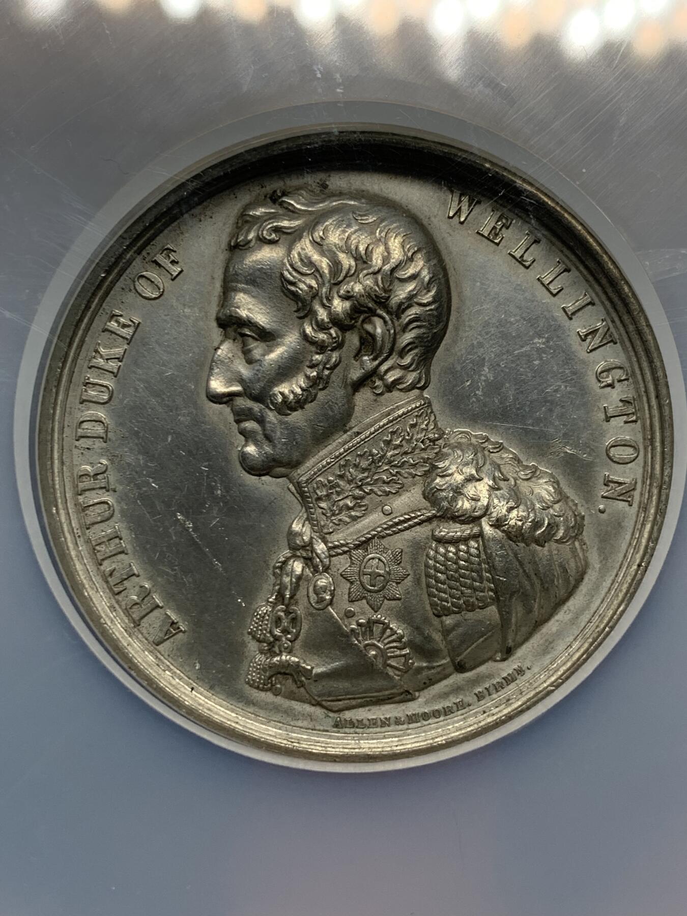 《竞宝斋》第359场 周日，周一  2场连拍 （全场包邮） NGC MS61 首见品 英国1852维多利亚奖章 惠林顿公爵纪念章 直径52mm 重39.2g 大盒加厚封装 WM材质