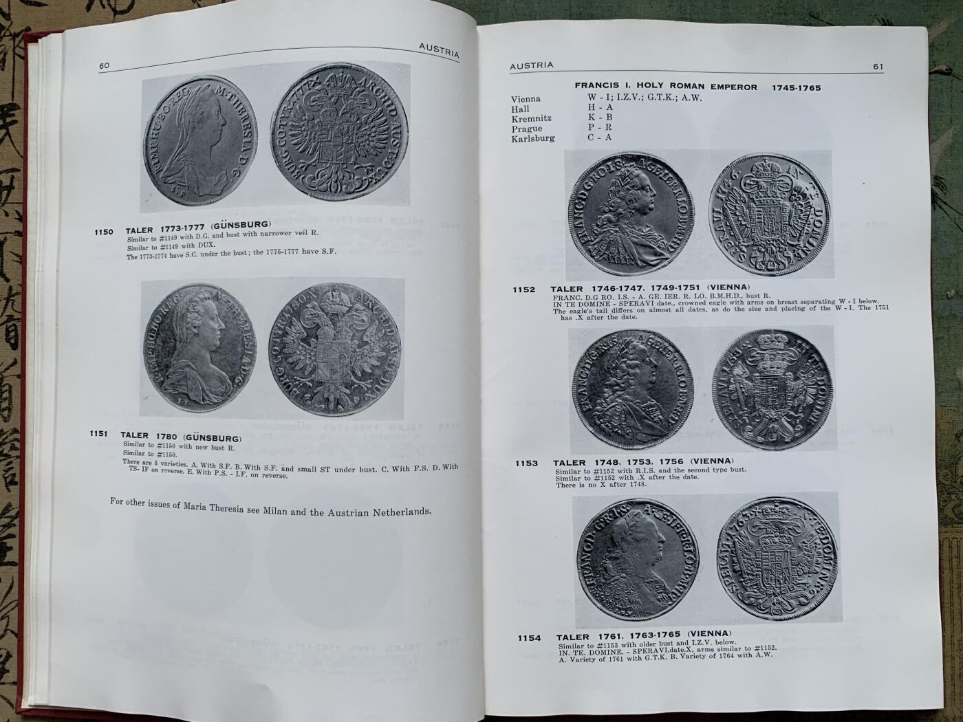《竞宝斋》第359场 周日，周一  2场连拍 （全场包邮） 达文波特欧洲克朗目录1700-1800第三版，PCGS和NGC所使用的编号Dav即来源于此，最终版本，相比第二版红宝书有修订