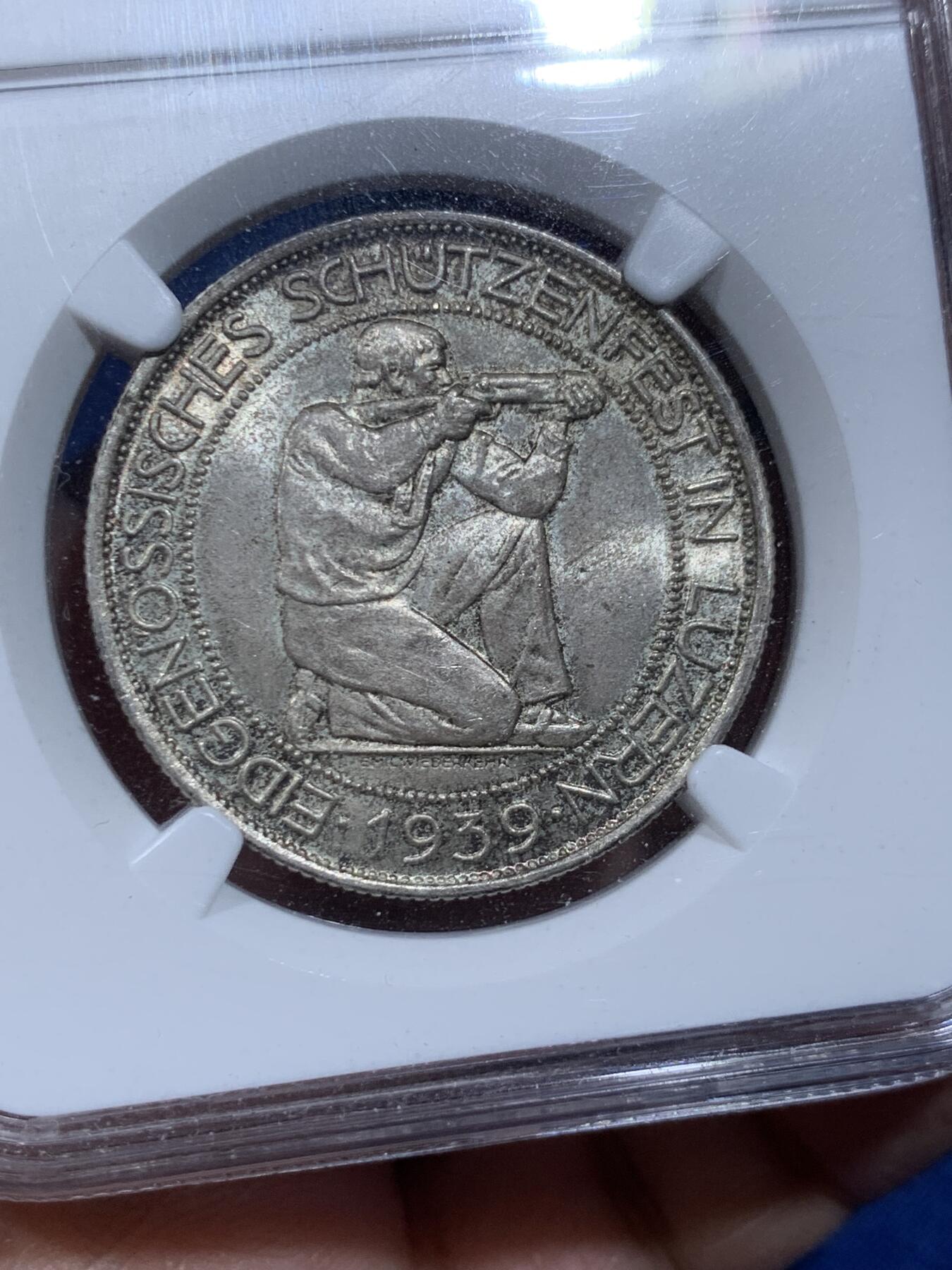 《竞宝斋》第359场 周日，周一  2场连拍 （全场包邮） NGC MS65 瑞士1939B卢塞恩狩猎节5法郎银币，伯尔尼铸币厂，发行4万枚，老盒子品质保证。双面迷人老包浆，性价比之选