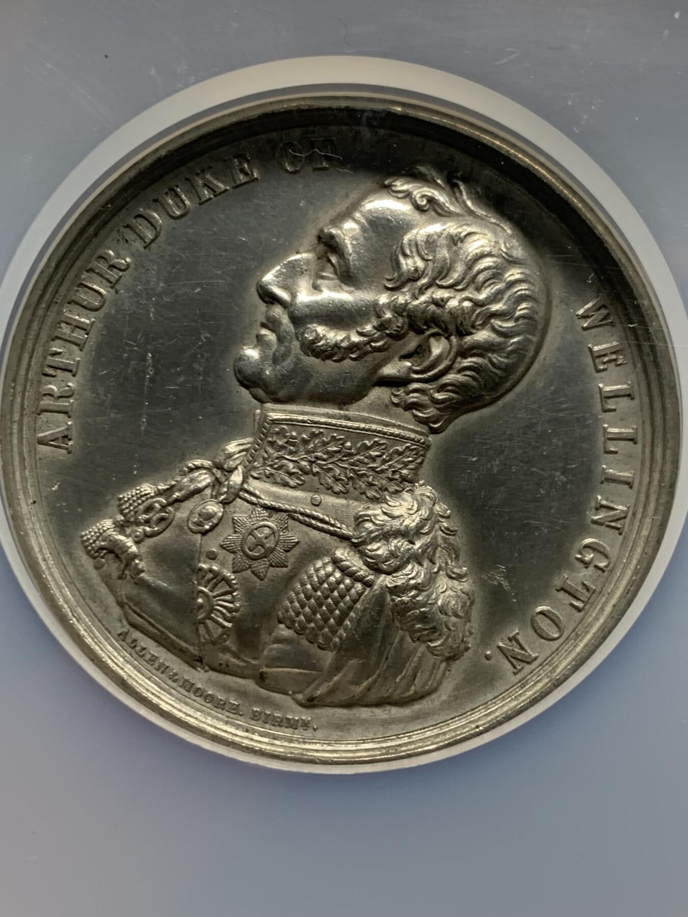 《竞宝斋》第359场 周日，周一  2场连拍 （全场包邮） NGC MS61 首见品 英国1852维多利亚奖章 惠林顿公爵纪念章 直径52mm 重39.2g 大盒加厚封装 WM材质