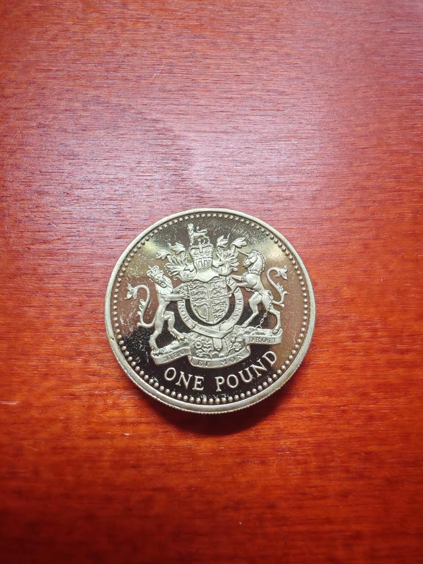 长老汇蛇年精选第六场拍卖 1998英国盾徽1英镑精制银币，1.3万枚（2）