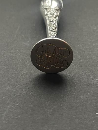 海外回流精品拍卖（五一专场） 法国回流纯银900火漆印章 尺寸：8.5cm，重：11.6g。纹饰精美，稀有。