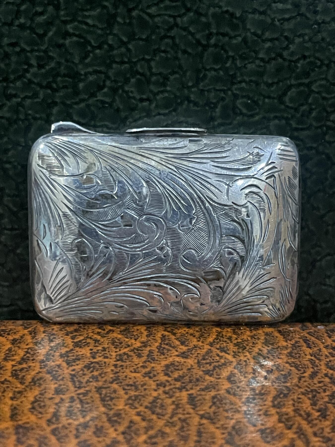 海外回流精品拍卖 法国回流纯银小盒子 尺寸：长4.7cmX宽3.2cm，重16g。