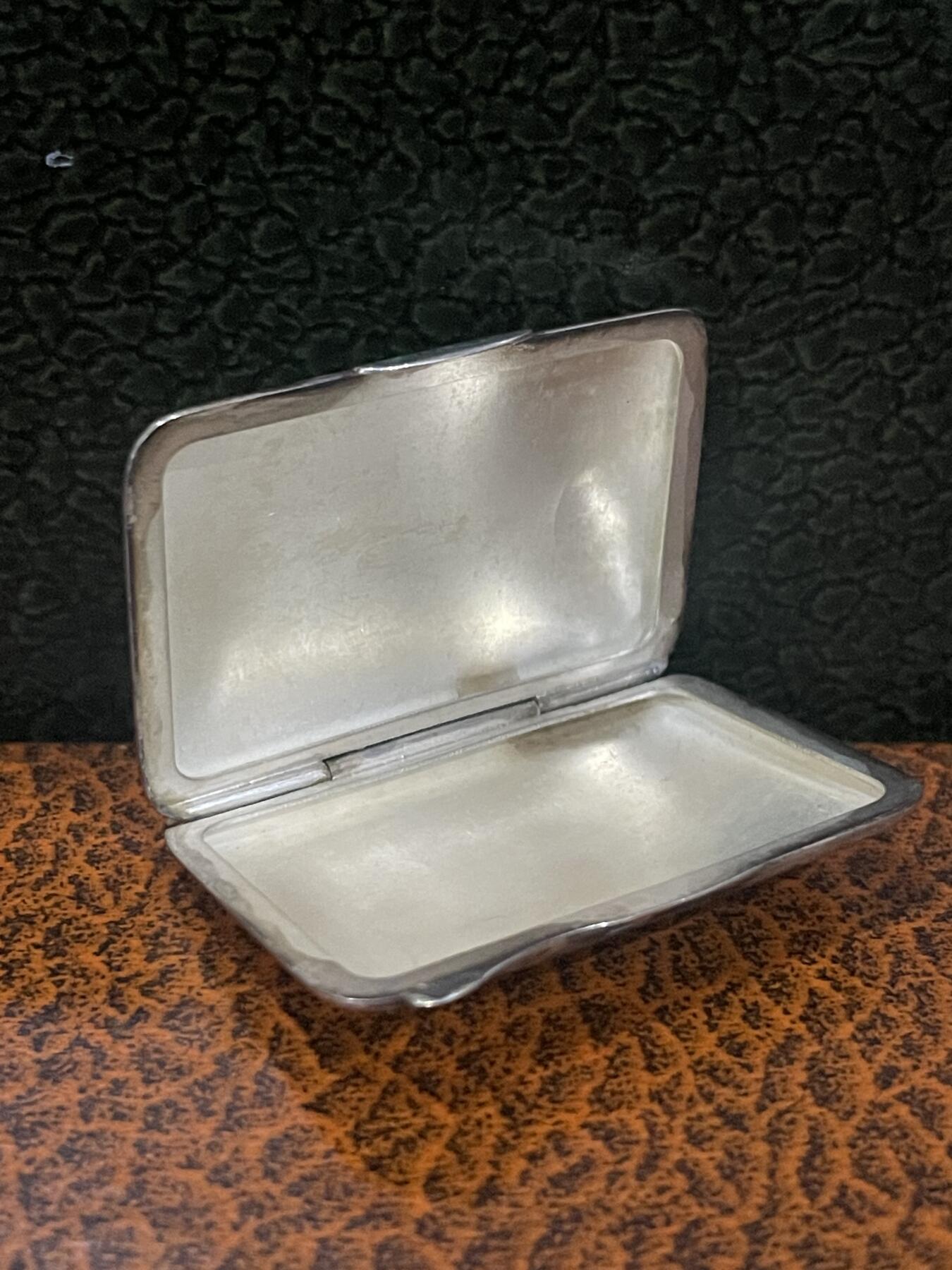 海外回流精品拍卖 法国回流纯银小盒子 尺寸：长4.7cmX宽3.2cm，重16g。