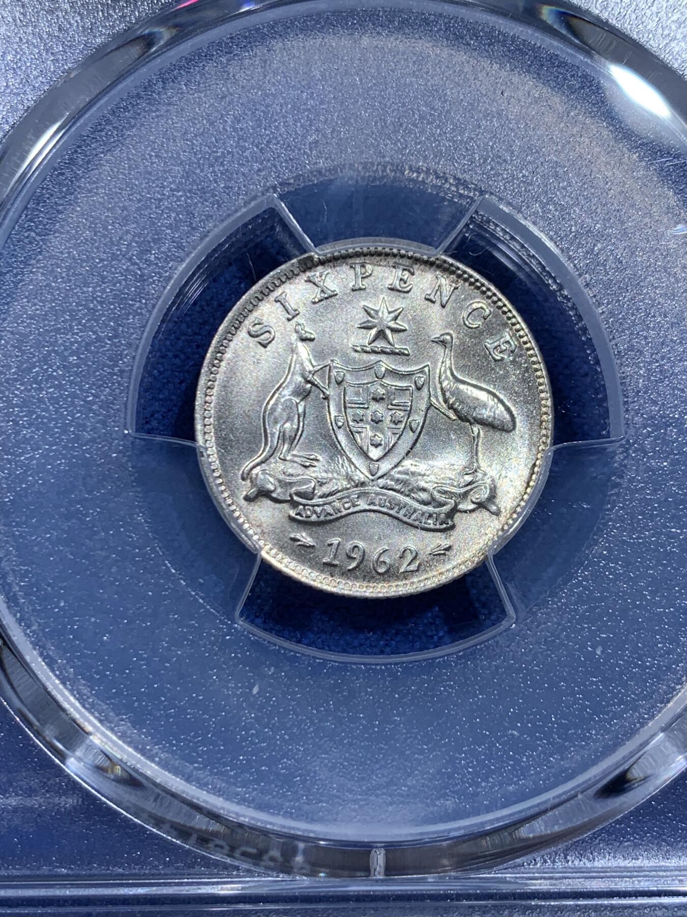 《竞宝斋》第359场 周日，周一  2场连拍 （全场包邮） PCGS MS66 高分爆光 1962澳大利亚6便士银币 卷拆品带包浆 银光闪闪 非常好看
