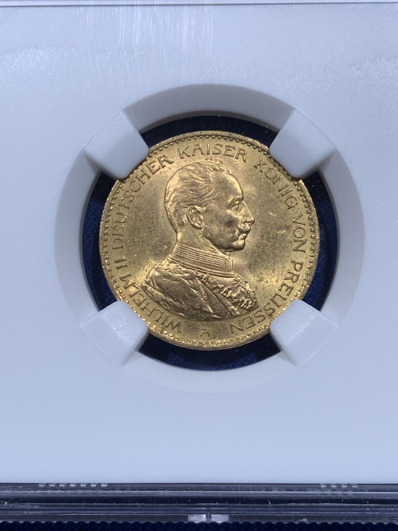 《竞宝斋》第359场 周日，周一  2场连拍 （全场包邮） NGC MS62 德国普鲁士1914年威廉二世国王军装长翅20马克金币 7.965克