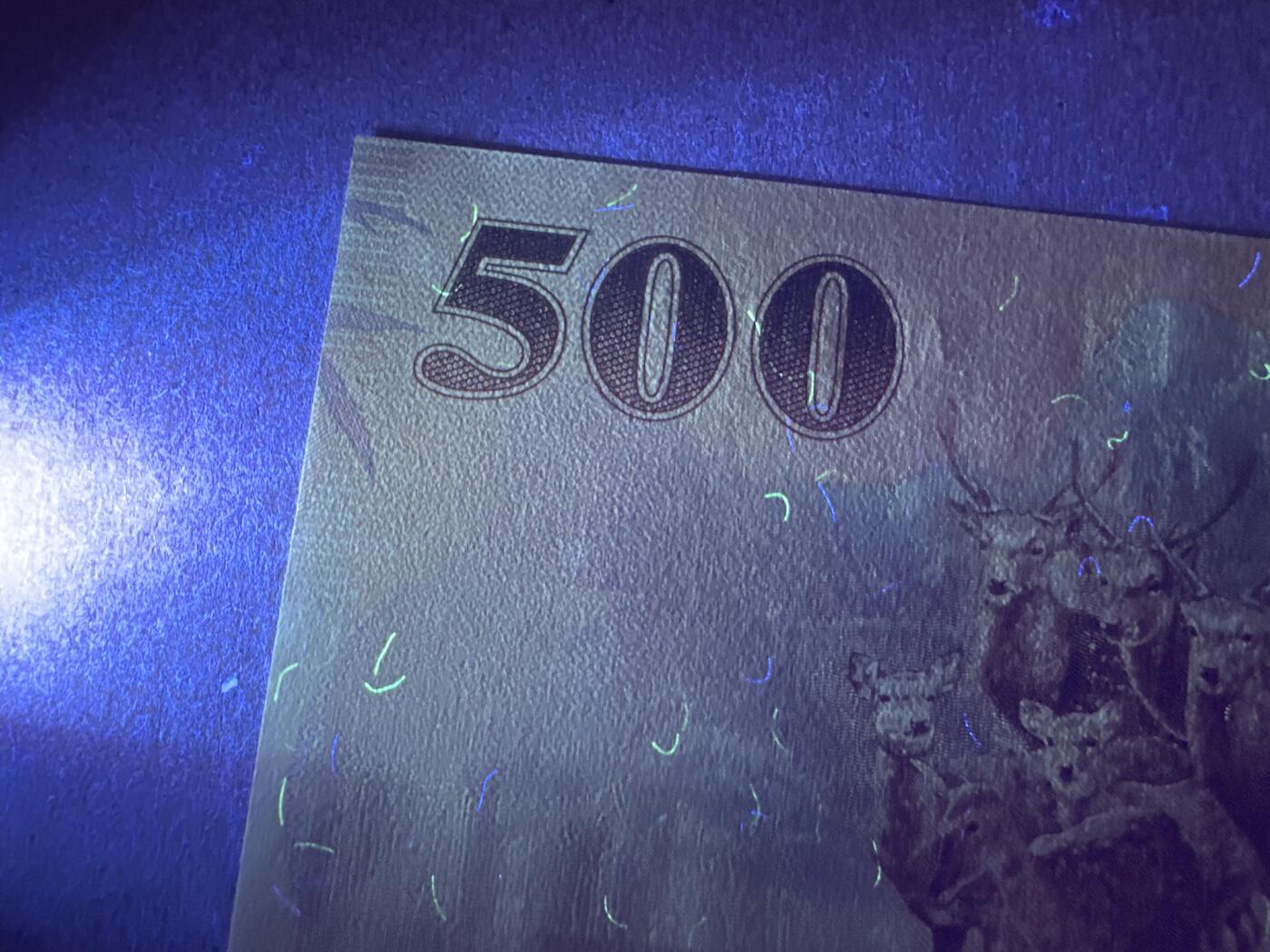 外国纸币专场 湾湾500安一UNC微斑