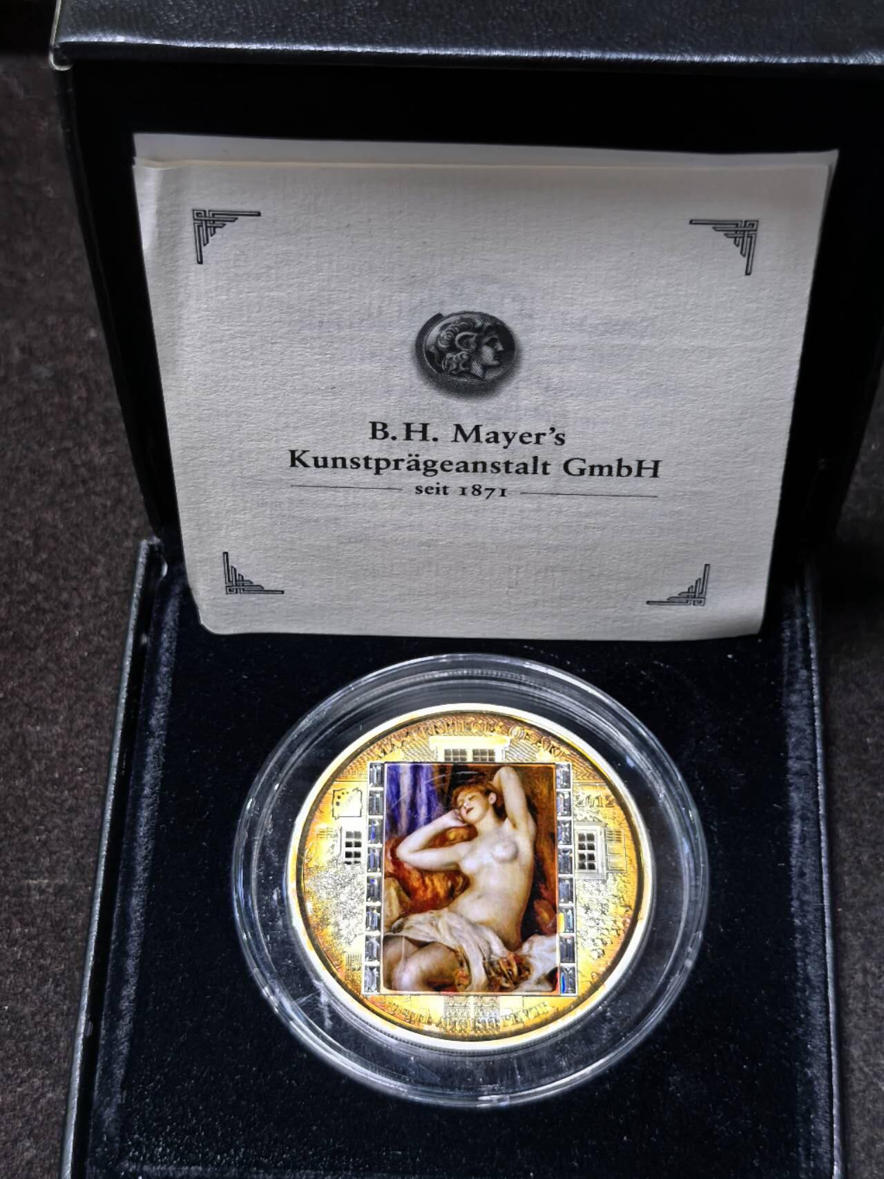 北京马甸外国币专卖第135期，外国币专场，陆续上拍，欢迎关注 2012年库克3盎司镶水晶油画《睡觉的女人》彩色银币，盒证齐全，收藏热门品种大部分已经沉淀在藏家手中，喜欢的不要错过哦哦