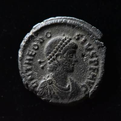【良泉】【直播场】第二十七期，3月27日晚19.30点开拍！188组，西方古代钱币、印章专场（本场结束后，本月寄存物品需要邮寄清空，有寄存的朋友请注意） - 5.23克【罕见】公元392-395年【古罗马】狄奥多西一世（大帝），背皇帝站像“罗马人的荣耀”铭文，百分？铜币