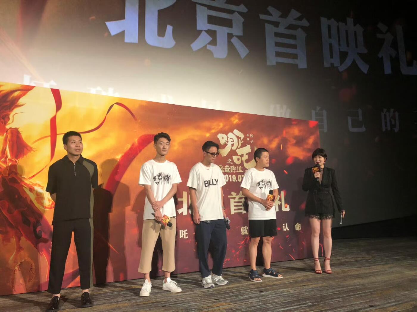 零元拍：145亿！再放一张《哪吒2：魔童闹海》CINITY官方海报，身临其境，气破云海！导演饺子，配音导演“李靖”cv陈浩老师以及“石矶娘娘”cv嗜睡的小V三人亲笔签名官方海报。尺寸 42×19.5CM