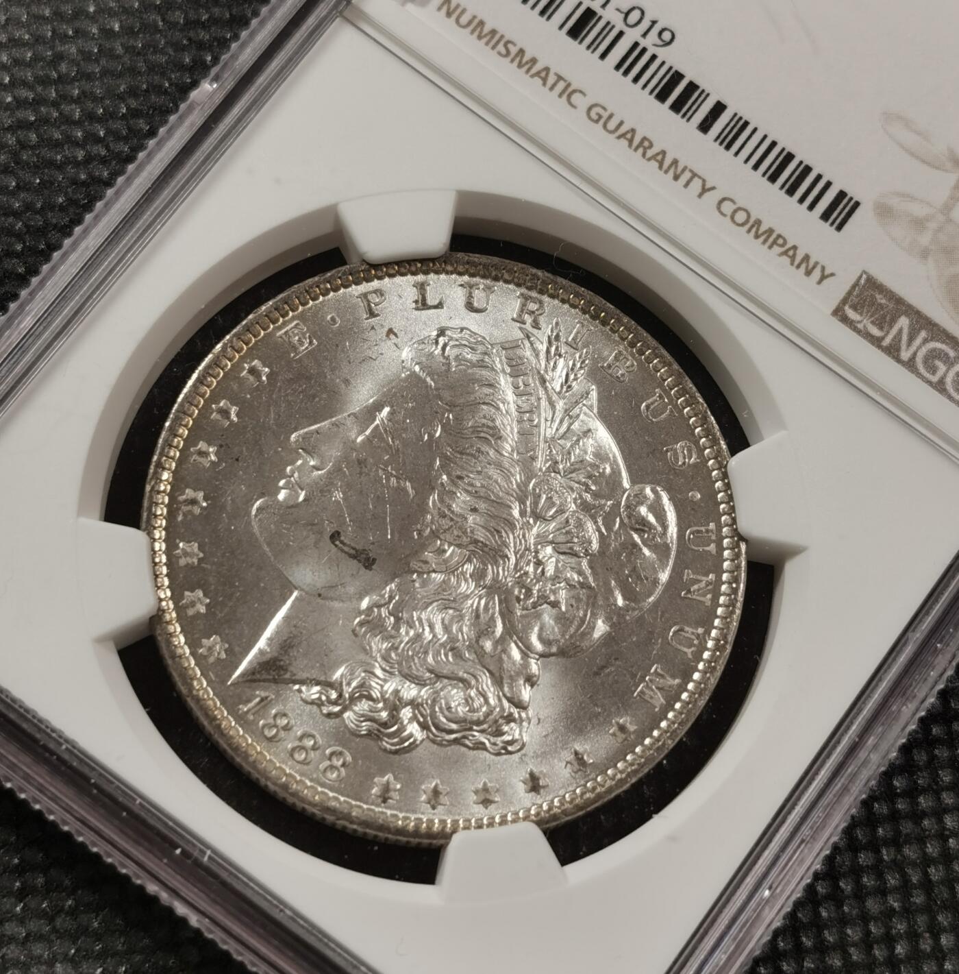 甄臻铺-世界钱币拍卖（第7期）新铺开张，欢迎捧场 NGC-MS63 1888年O版摩根，年份中的少见版别