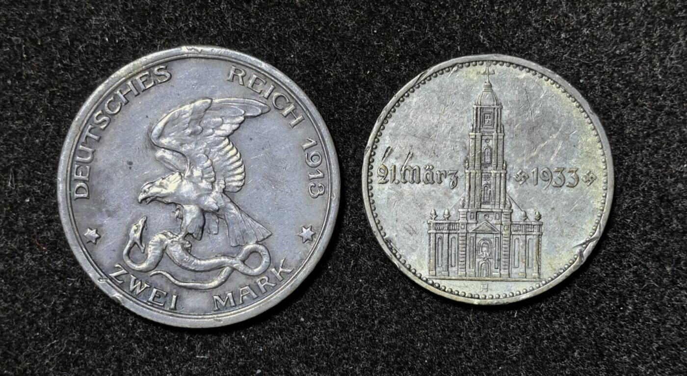 北京马甸外国币专卖第135期，外国币专场，陆续上拍，欢迎关注 德国普鲁士1913年战胜击败拿破仑2马克普法战争银币 ，1933年德国帝国加字教堂2马克（边缘有损如图）