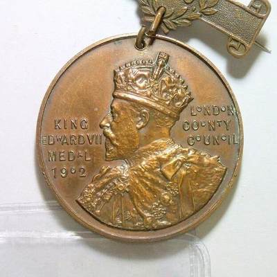英国1909年 爱德华七世高浮雕精制大铜章 带铭牌 40MM - 英国1909年 爱德华七世高浮雕精制大铜章 带铭牌 40MM