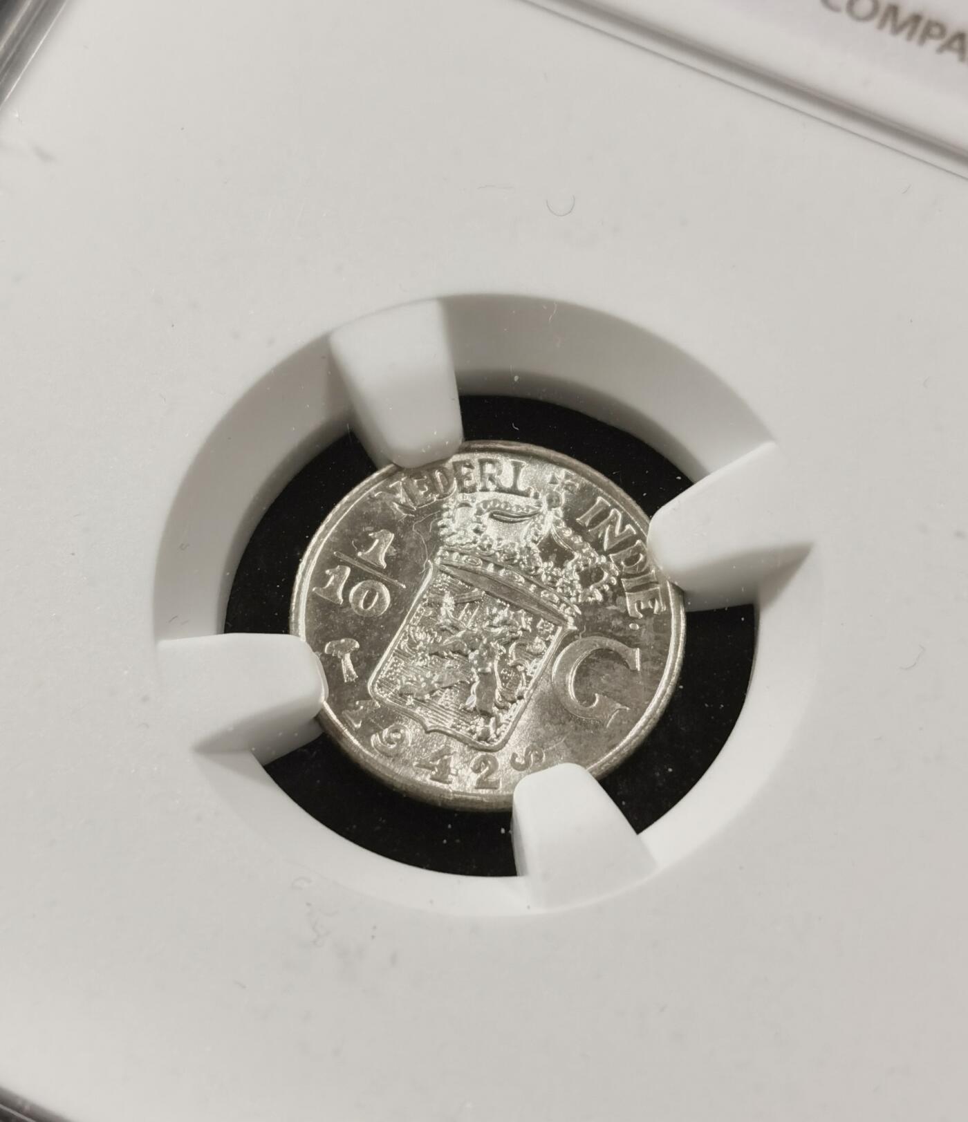 甄臻铺-世界钱币拍卖（第7期）新铺开张，欢迎捧场 NGC-MS64 1942年S版荷属东印度1/10盾，品相好，超高性价比