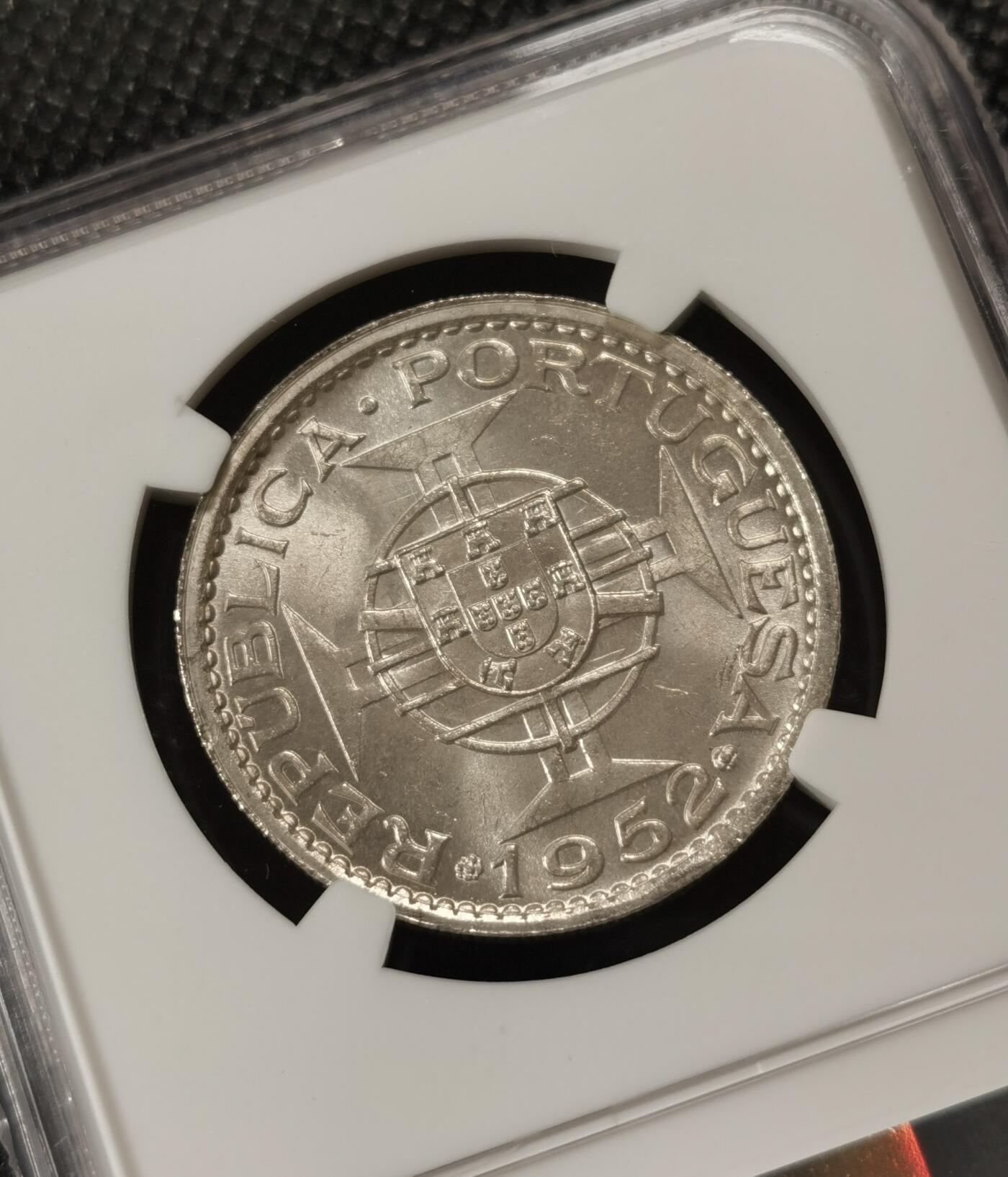 甄臻铺-世界钱币拍卖（第7期）新铺开张，欢迎捧场 NGC-MS65 1952年澳门伍圆