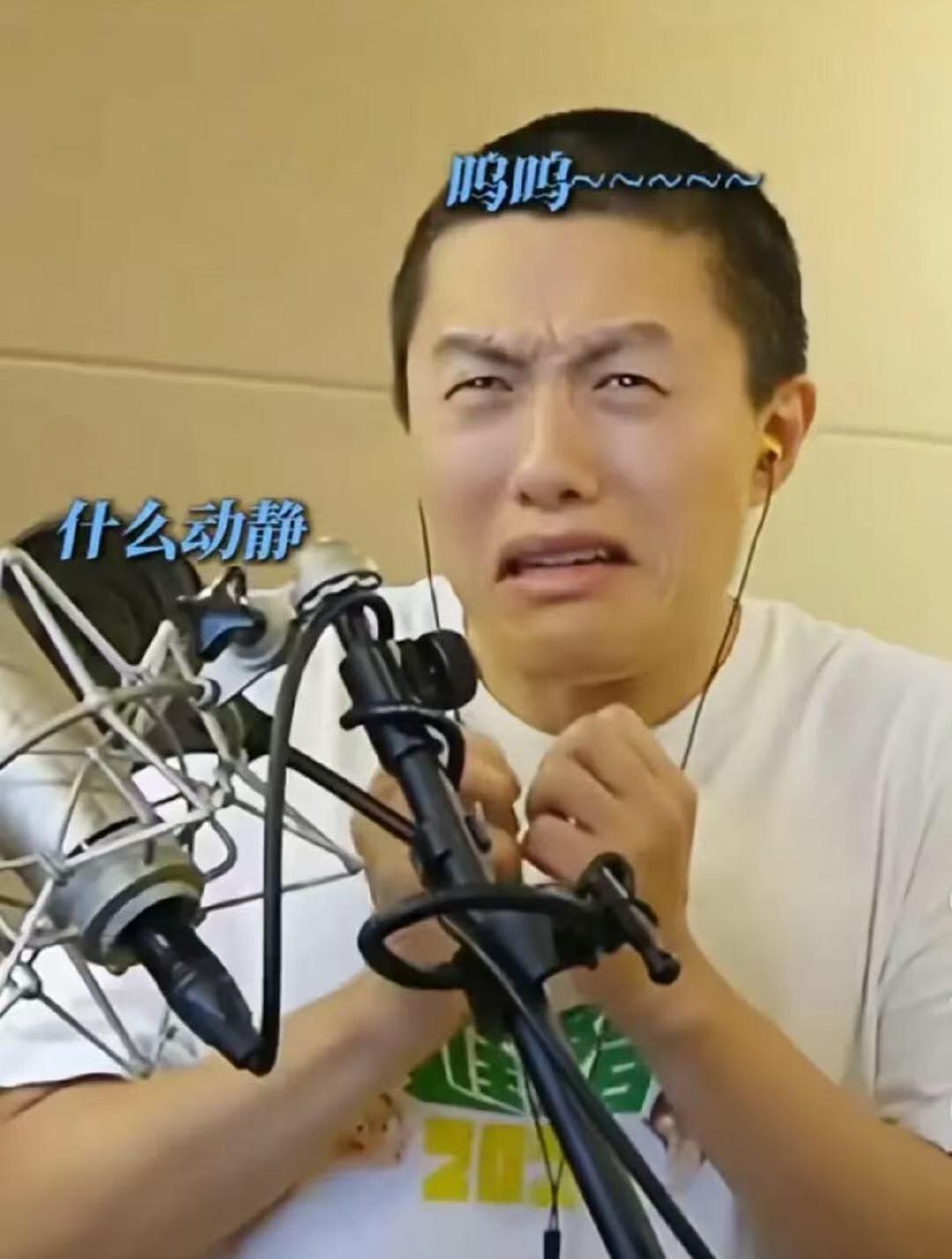 零元拍：145亿！再放一张《哪吒2：魔童闹海》CINITY官方海报，身临其境，气破云海！导演饺子，配音导演“李靖”cv陈浩老师以及“石矶娘娘”cv嗜睡的小V三人亲笔签名官方海报。尺寸 42×19.5CM