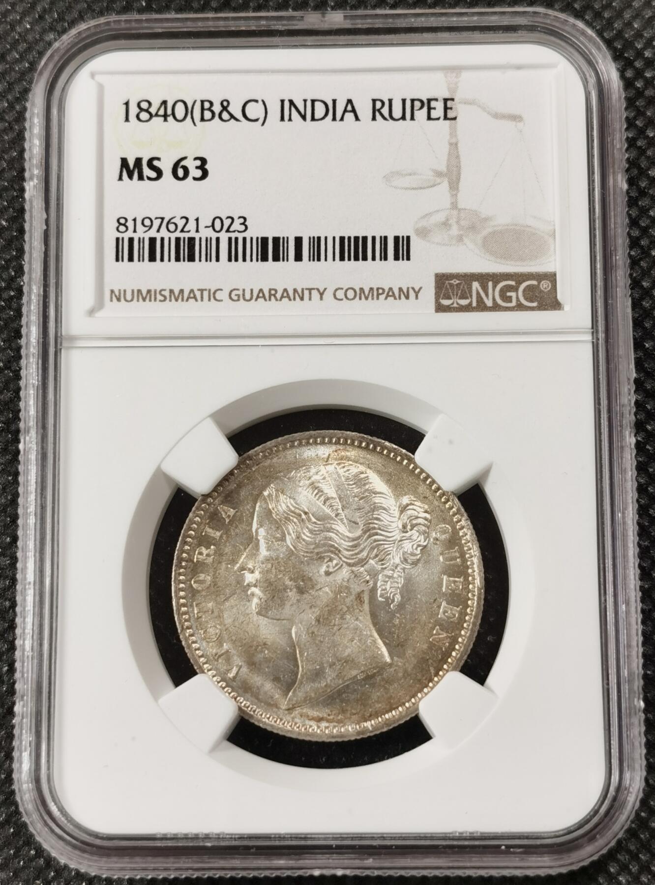 甄臻铺-世界钱币拍卖（第7期）新铺开张，欢迎捧场 NGC-MS63 1840年印度维多利亚卢比，双辫版，大白币多见，如此包浆且高分的少见