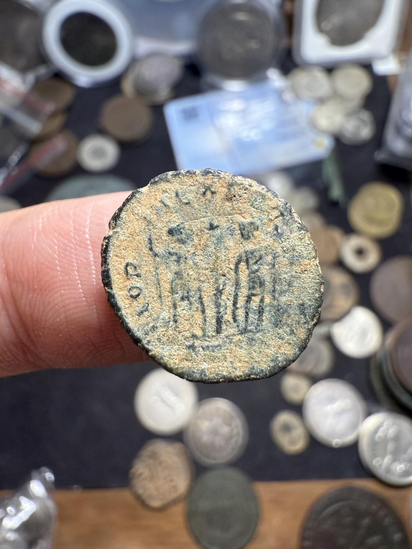 南宋泉阁俄币 外币 国币 专场第六期 古罗马 公元337-340年 君士坦丁二世小铜币 背逆 头像朝左 士兵守护军旗 通货好品