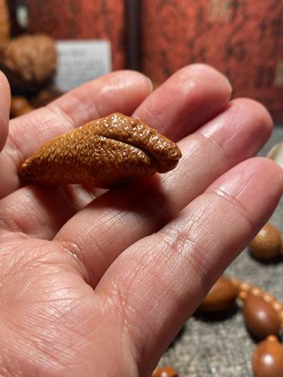  福利苏工核雕，梅林核手工鹰勾，抓钱，抓好运，抓名利，大展宏图寓意好，个性十足，可以任意搭配，尺寸1。7x4.5 -  福利苏工核雕，梅林核手工鹰勾，抓钱，抓好运，抓名利，大展宏图寓意好，个性十足，可以任意搭配，尺寸1。7x4.5