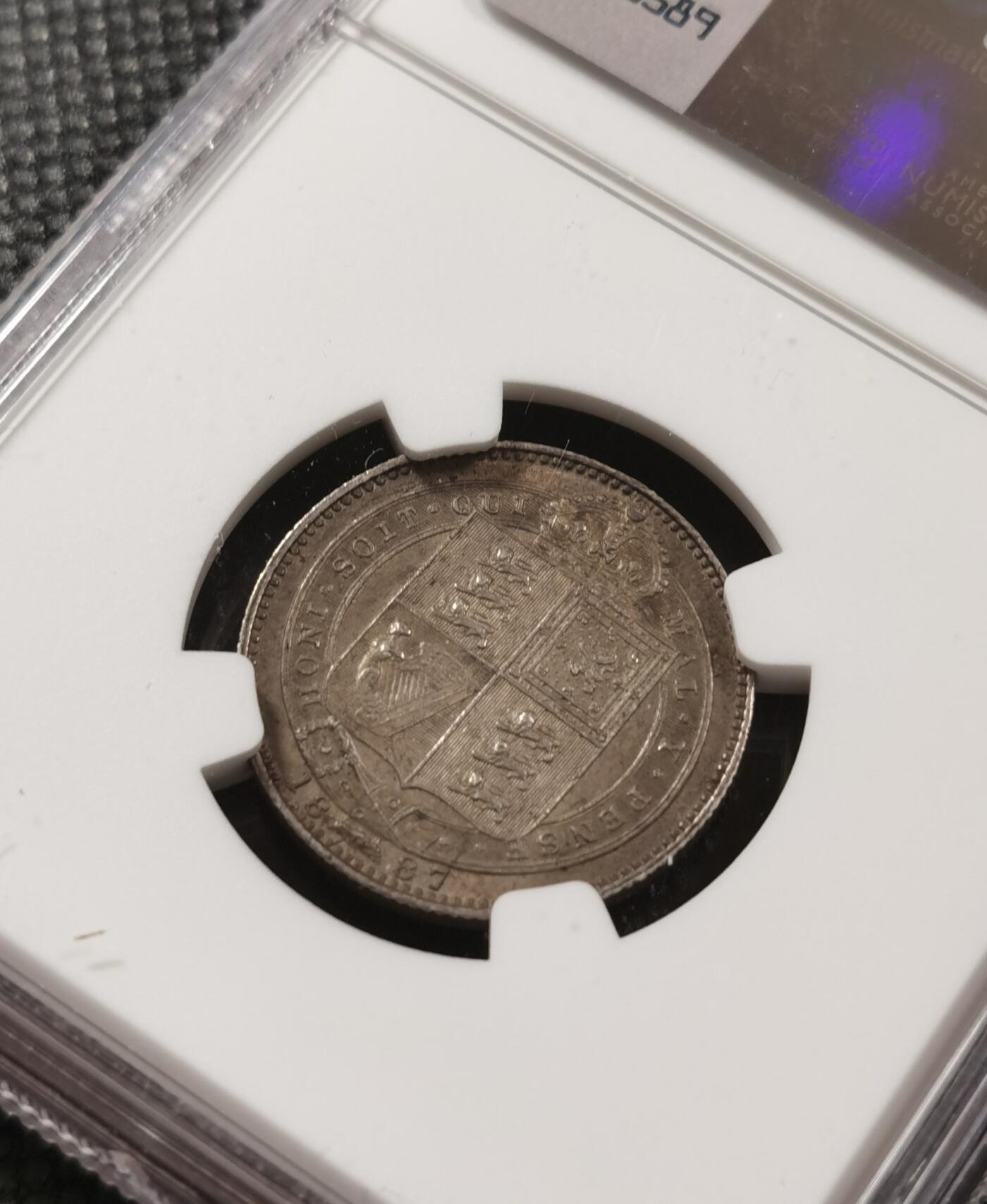甄臻铺-世界钱币拍卖（第7期）新铺开张，欢迎捧场 NGC-MS62 1887年英国维多利亚高冠1先令，包浆厚重自然盖不住极美品相
