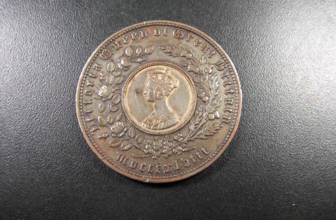 稀少彩包浆1848年英国维多利亚哥特体双色克朗样币，世界上最早的双金属币