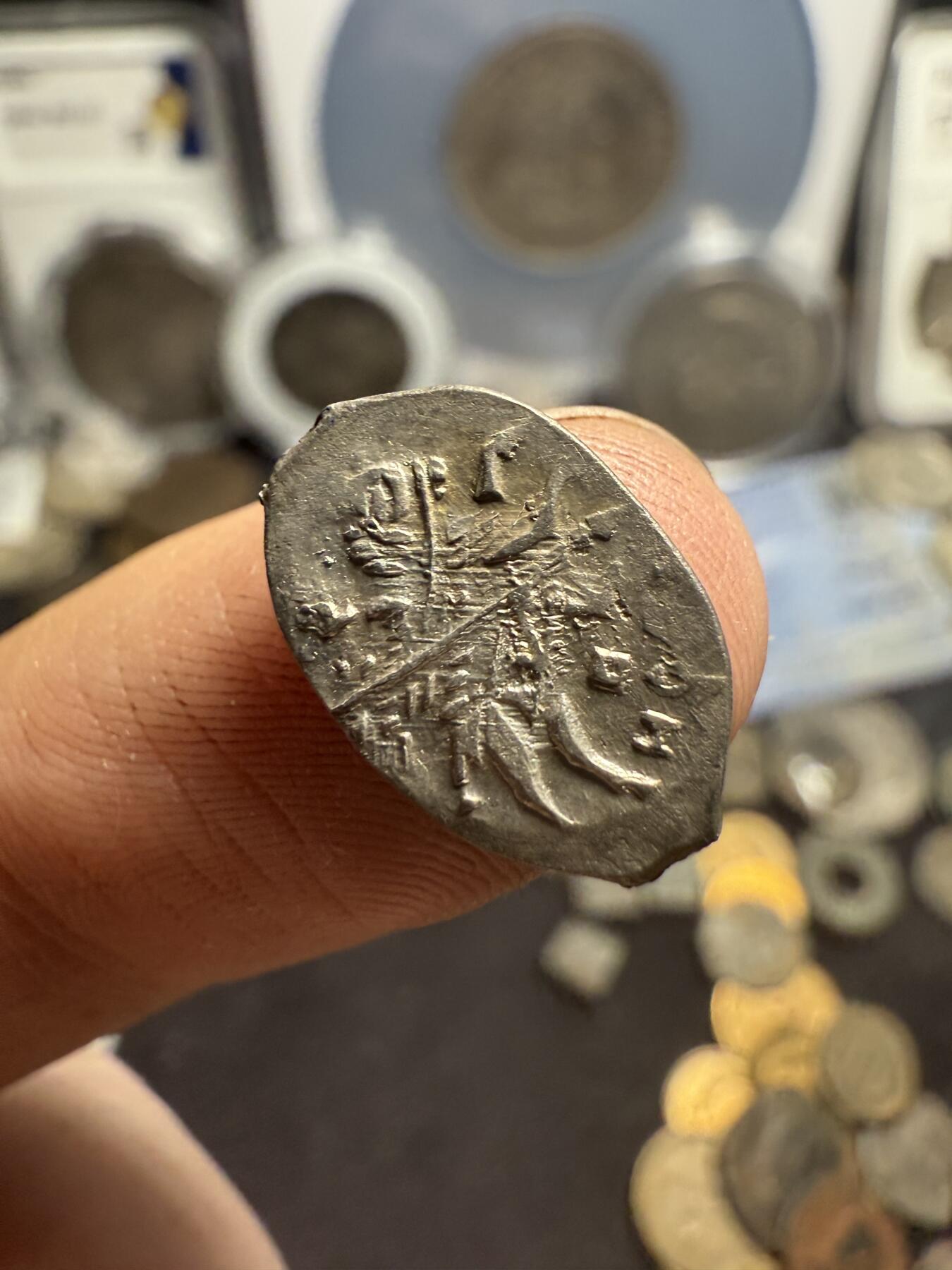 南宋泉阁俄币 外币 国币 专场第六期 俄罗斯 留里克王朝 1547-1584年 伊凡四世1戈比小银币 鱼鳞币 0.6g左右 难得好品 原味老包浆 深打 图案文字清晰