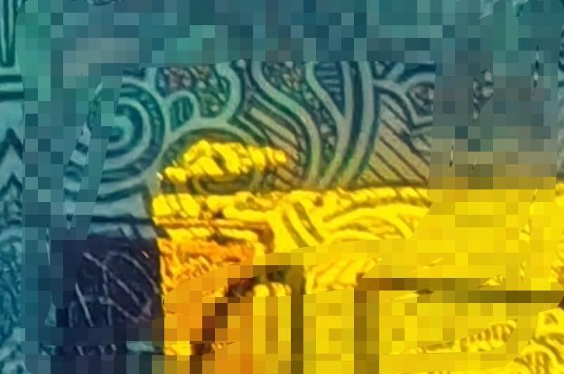 2025年第19期各种实验暗记品种，瑕疵错版币，荧光币，可寄存凑单，看清再拍，鸽子勿扰，谢谢理解。 老5CH404流水，特强背绿瀑布沙，在背面水印有有很密的绿沙形成瀑布，单这块背绿沙就非常值，而且还是995的，稀少，正面一眼清荧光像形漏墨-金山，现在五版的瑕疵品很少见了，正面右下方花5和钻石很强的荧光透印，随机一张，值得收藏。
