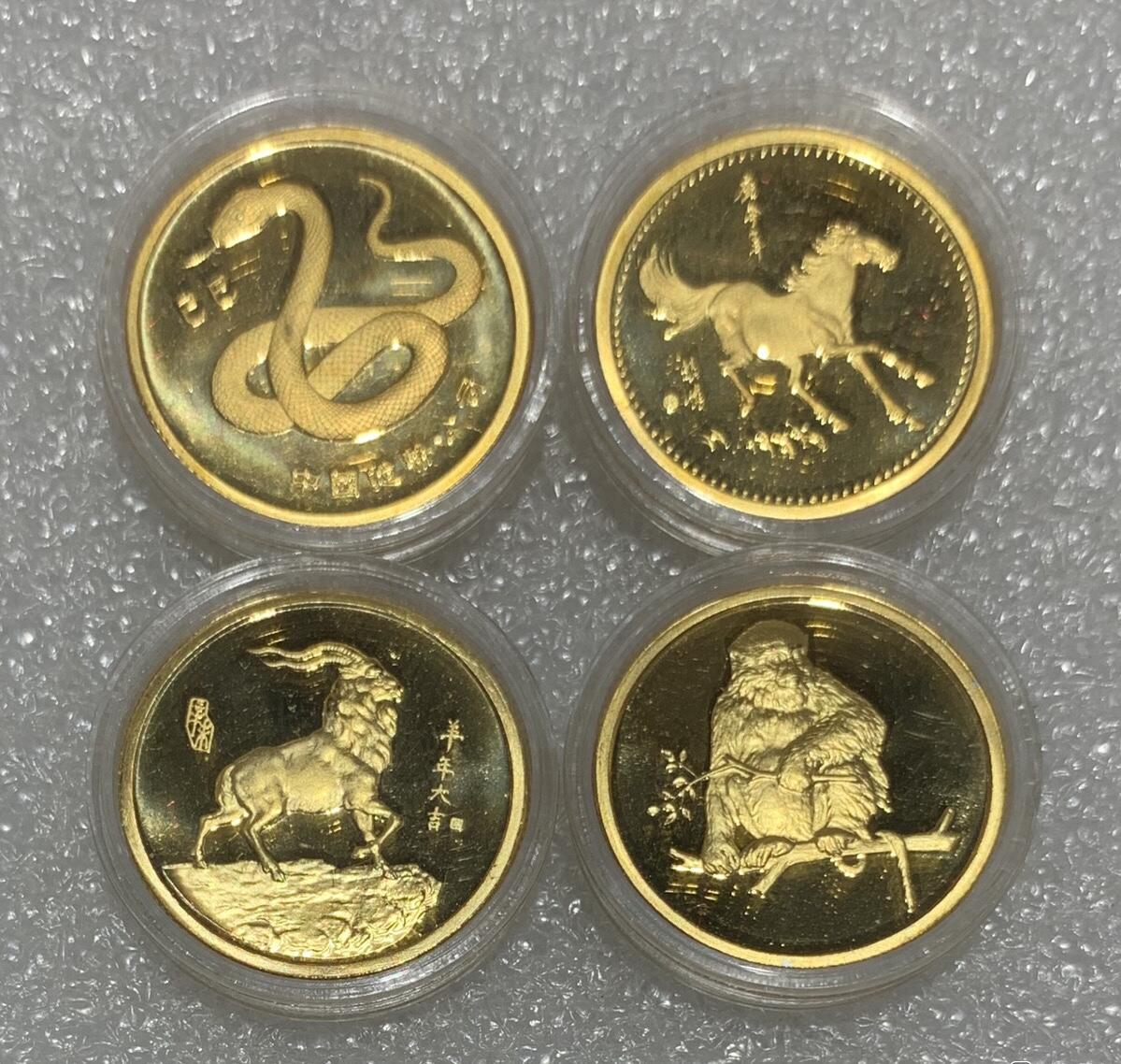 “ 上海造币厂精制生肖（镀金）纪念章”1套12枚。