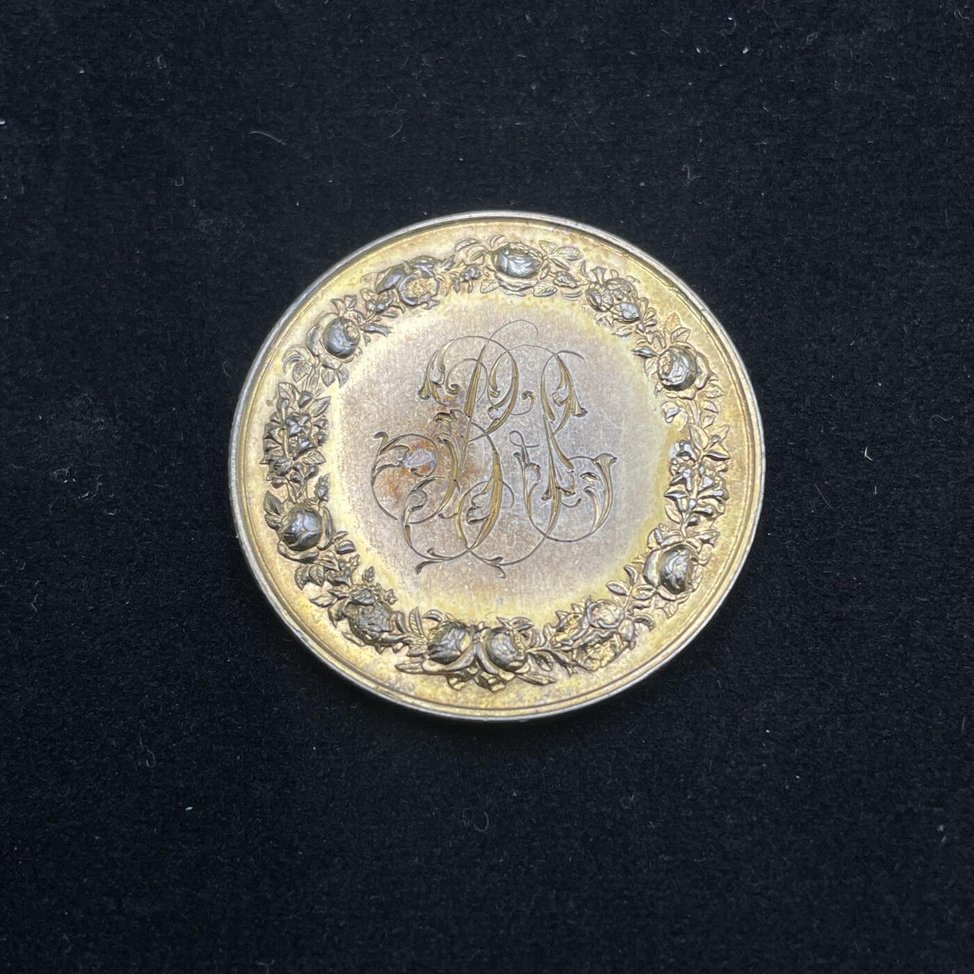 「木头集藏」章牌专场-第54场 1893年法国婚礼镀金银章  直径：28 mm，10.9g，边铭：丰饶角 ARGENT