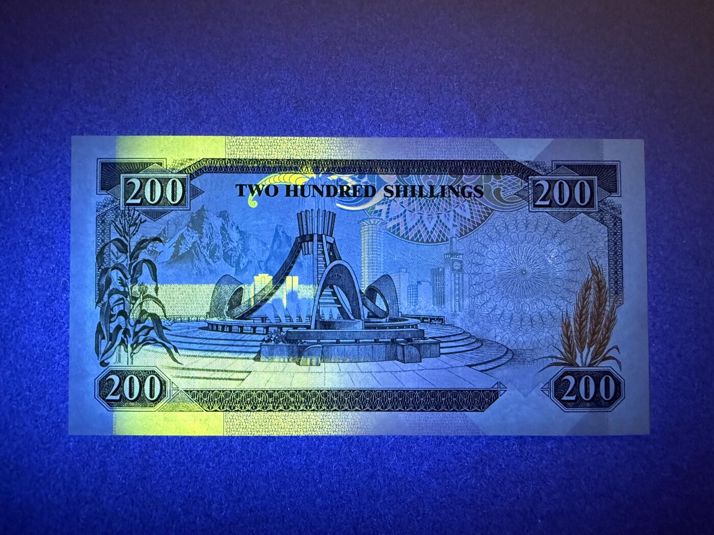 《艾美收藏》第190期-周日欧洲精品汇 肯尼亚200先令 UNC 1986年版 无47