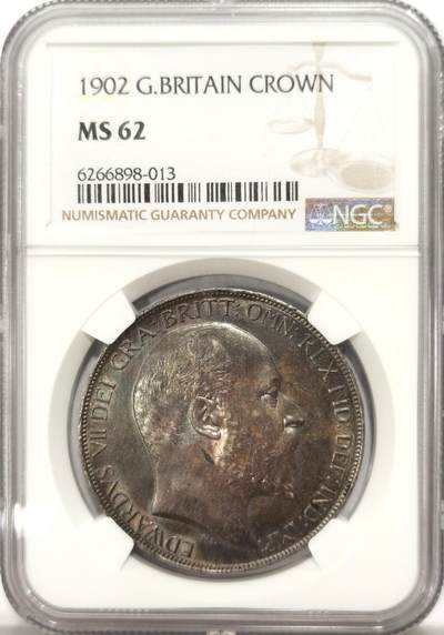 博洋堂世界钱币拍卖第113期（全场包邮） - NGC MS62 英国1902年爱德华七世马剑大银币，极品双面欧洲重五彩，爱七大马剑出这种彩太少见了，普制高分五彩远比精制磨砂PF版存世量更少更难得！