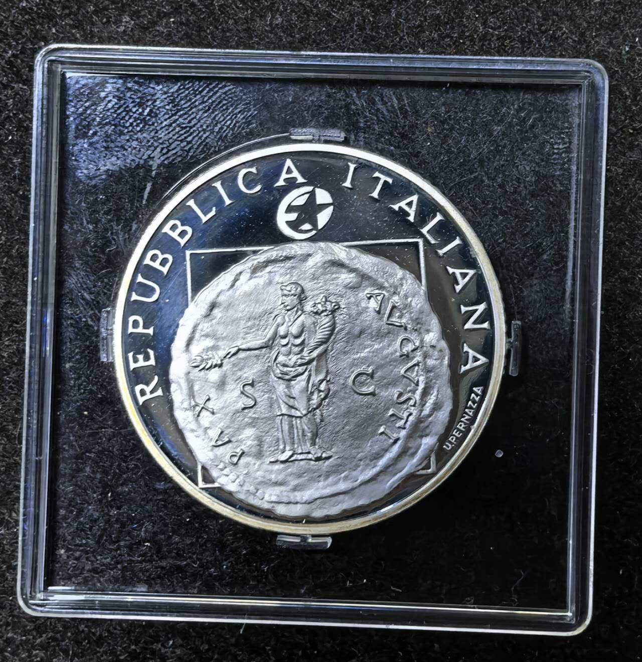 北京马甸外国币专卖第135期，外国币专场，陆续上拍，欢迎关注 意大利2005年欧洲之星项目和平自由60周年精制纪念银币