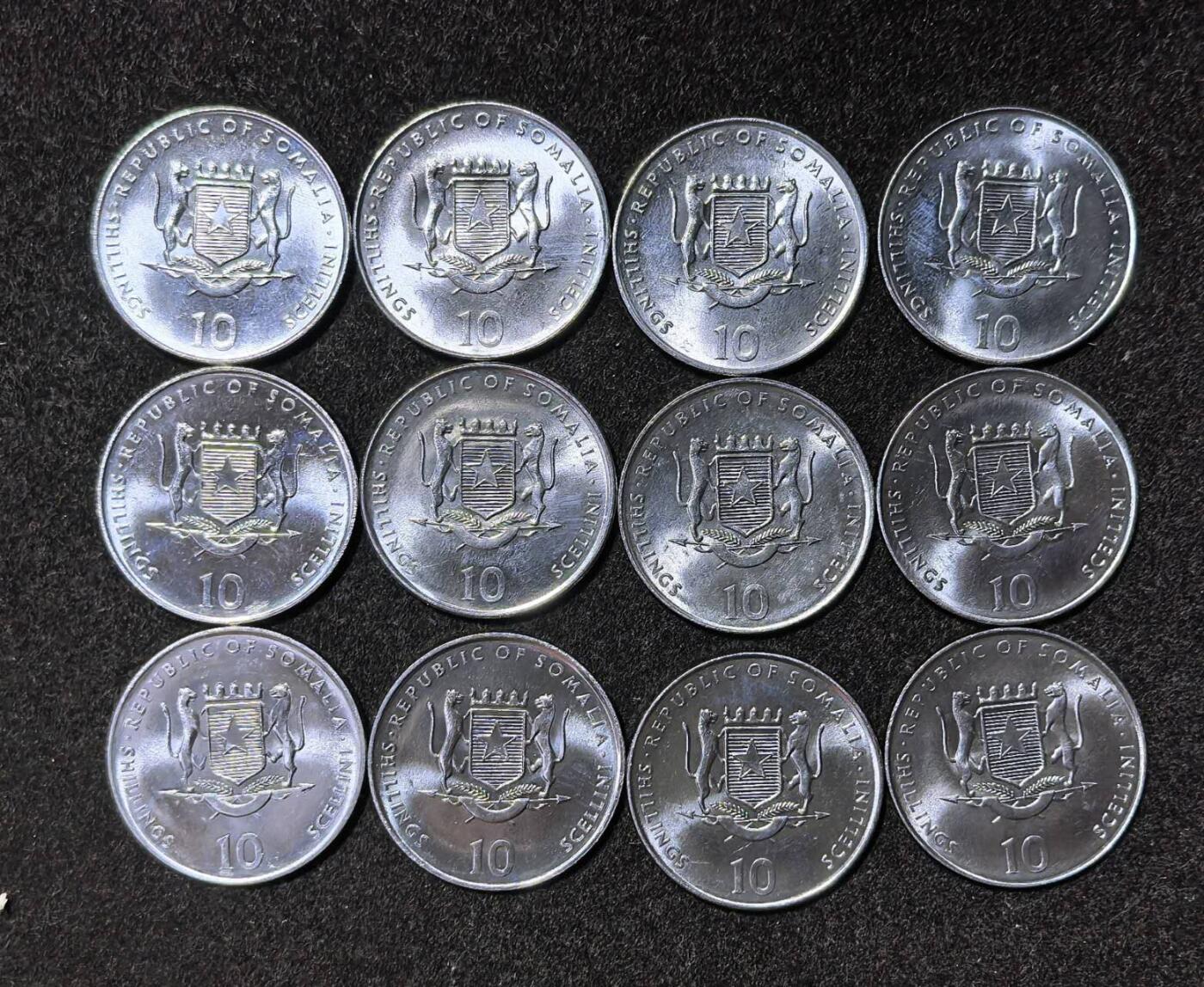 北京马甸外国币专卖第135期，外国币专场，陆续上拍，欢迎关注 全新品相：2000年索马里12生肖纪念币全套