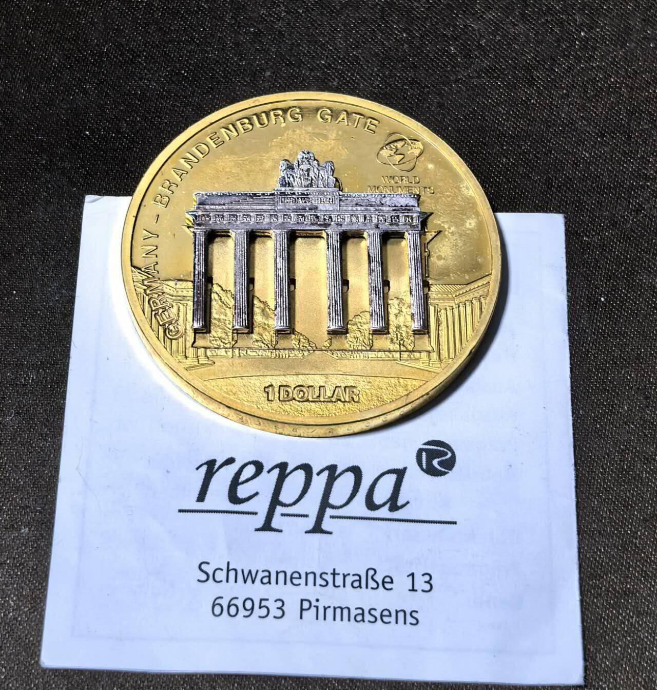 北京马甸外国币专卖第135期，外国币专场，陆续上拍，欢迎关注  2009年库克岛发行德国勃兰登堡门立体分割纪念币，999镀金