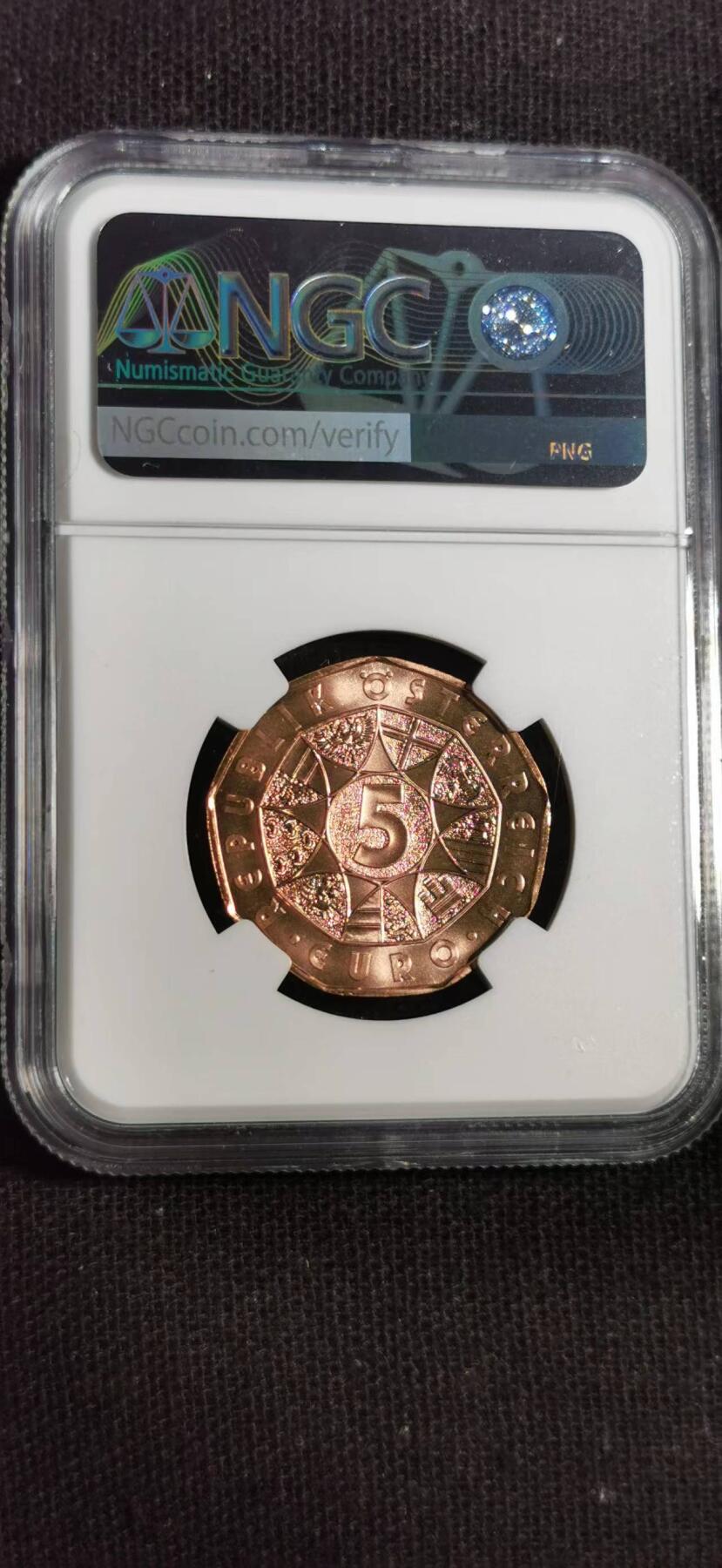 刘世昌艺术品销售中心～虎踞龙蟠*金杨在线联拍群第519期 奥地利2022年“幸运是一只鸟”5欧元九边形铜质纪念币（NGC   MS69RD   串号：6415595-030）1枚。