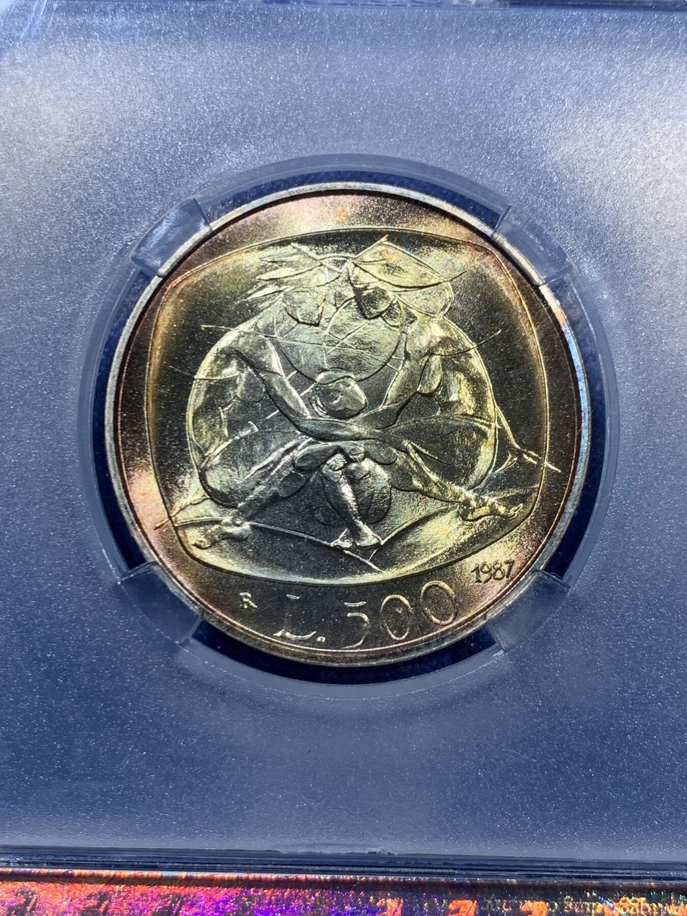 《竞宝斋》第360场 周日，周一  2场连拍 （全场包邮） TQG MS65 意大利1987年家庭日500里拉银币