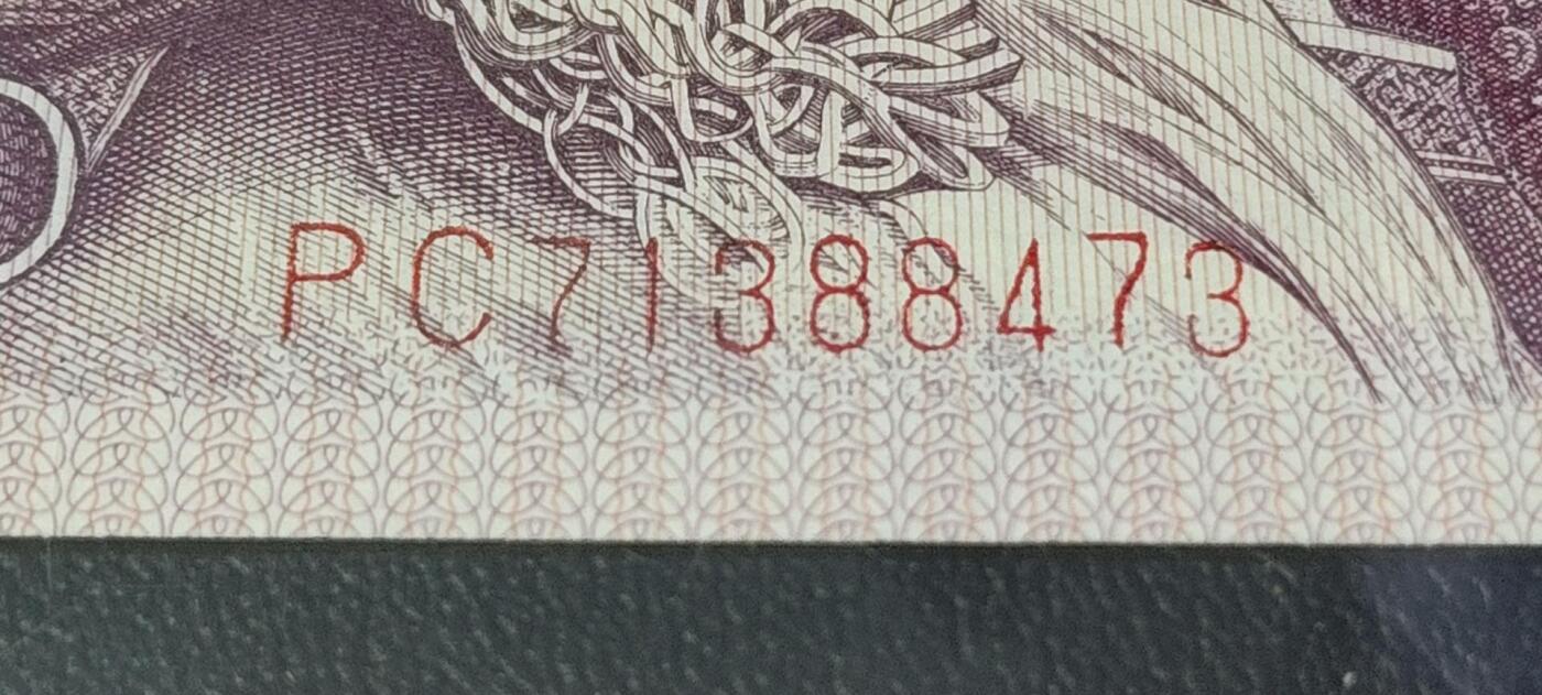 各种钱币拍场  🔥大圣西游暗记🔥至尊金墨太阳红🔥🔥钱坤评级 8005 至尊金墨太阳红、趣味码 PC71388473，PC冠金墨太阳红很少，PC冠至尊金墨太阳红+暗记绝对是凤毛麟角了！今晚重头戏！正面中字左边还有蜗牛型瑕疵漏印！非常少见，这种漏印后来被开标成为：大圣巡天暗记中的大圣西游暗记！由于送评时间较早，当时这个暗记还没有开标，但是特征一致！