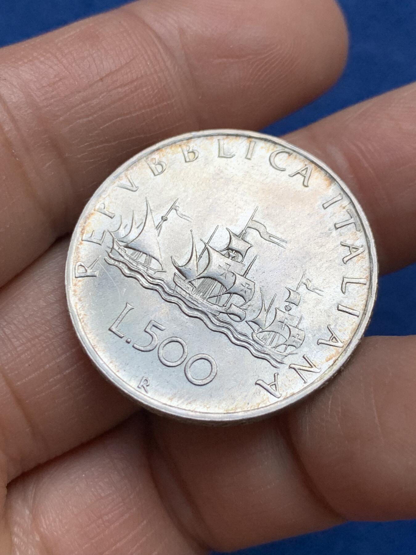 《竞宝斋》第360场 周日，周一  2场连拍 （全场包邮） 意大利1960年帆船少女500里拉银币 细节极好 淡彩包浆