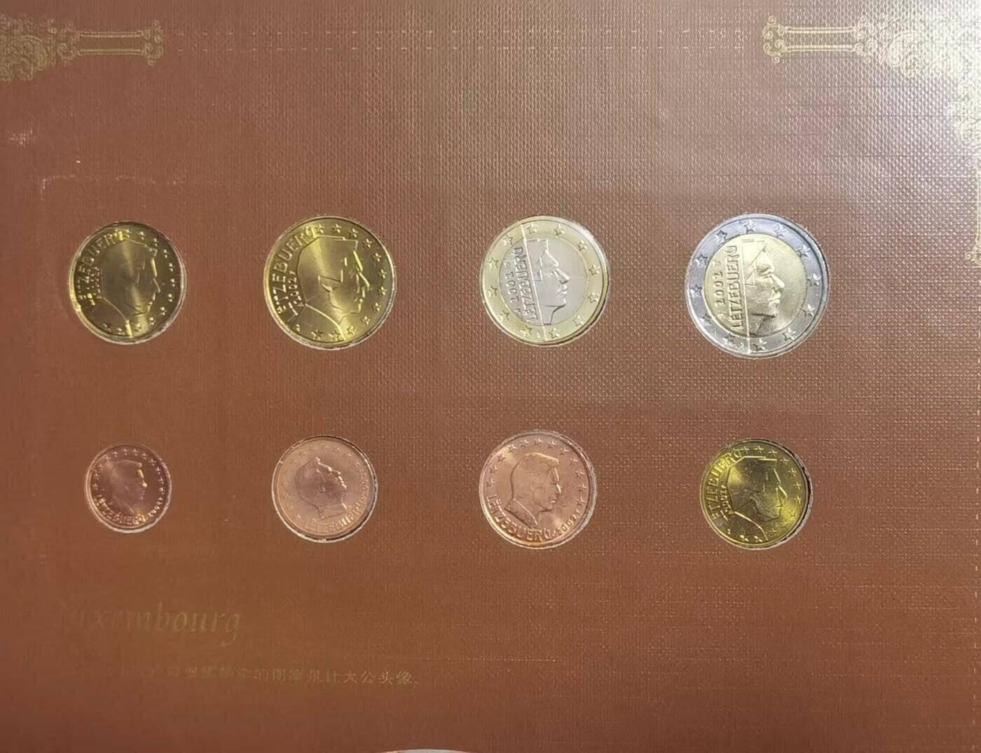 北京马甸外国币专卖第135期，外国币专场，陆续上拍，欢迎关注  欧洲原始12国欧元套币大全套豪华礼品册，奥地利，意大利，葡萄牙，德国，卢森堡，爱尔兰，希腊，芬兰，法国，比利时，荷兰，西班牙，其中前7国为2002年清版币，整体品相为全新未流通品相，币册很重包邮'