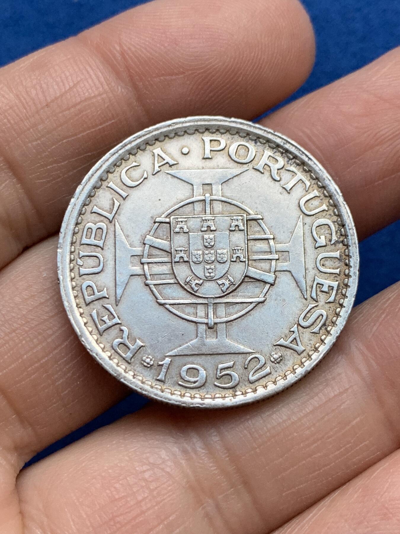 《竞宝斋》第360场 周日，周一  2场连拍 （全场包邮） 澳门1952年5元银币