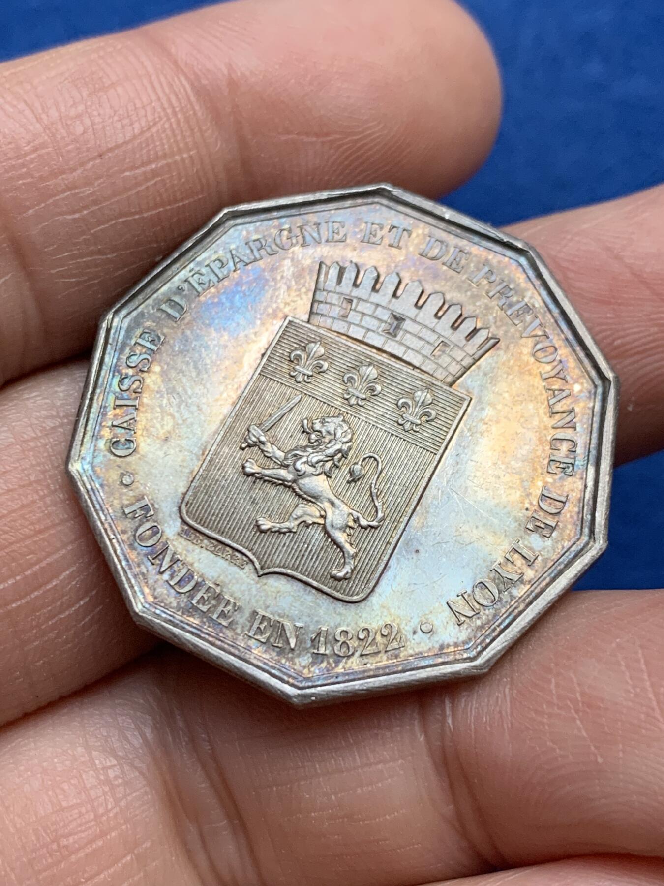 《竞宝斋》第360场 周日，周一  2场连拍 （全场包邮） 原光法国1822年里昂储蓄银行十角异型银质代币，可爱的蚂蚁，32mm，16克，蜜蜂Ar边铭。