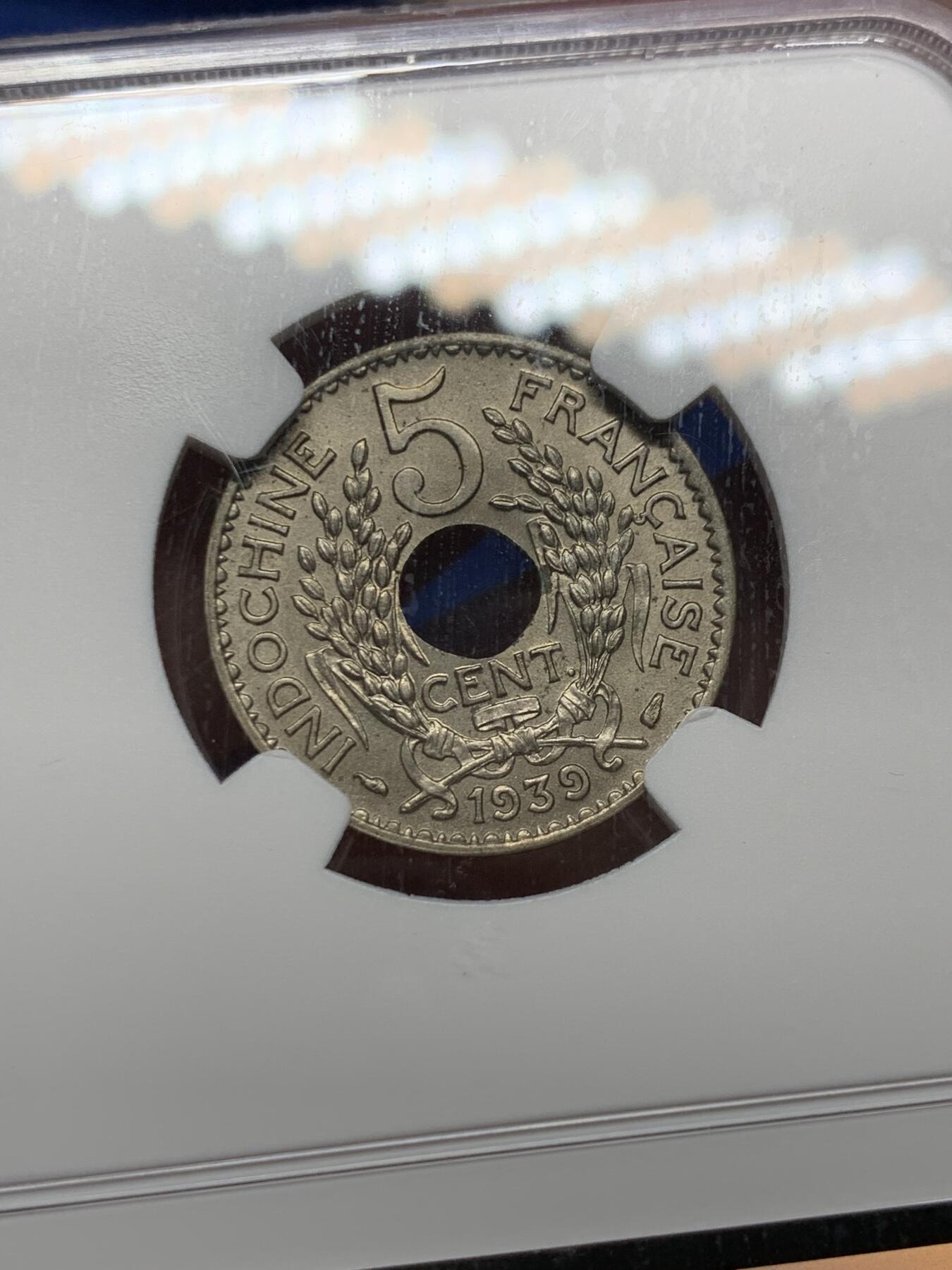 《竞宝斋》第360场 周日，周一  2场连拍 （全场包邮） NGC MS64 法属印支1939年中孔5分铜镍币，玛丽安娜女神+丰饶角，中孔设计，难得64收藏级品相。