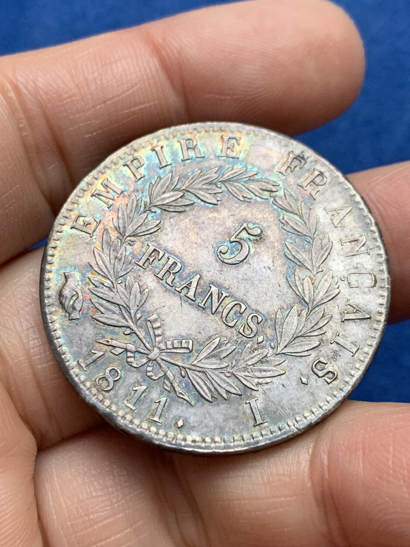 《竞宝斋》第360场 周日，周一  2场连拍 （全场包邮） 法国1811年拿破仑一世5法郎银币，I厂利摩日造币厂，少见厂别，双面带五彩，保存得非常好，细节见图。