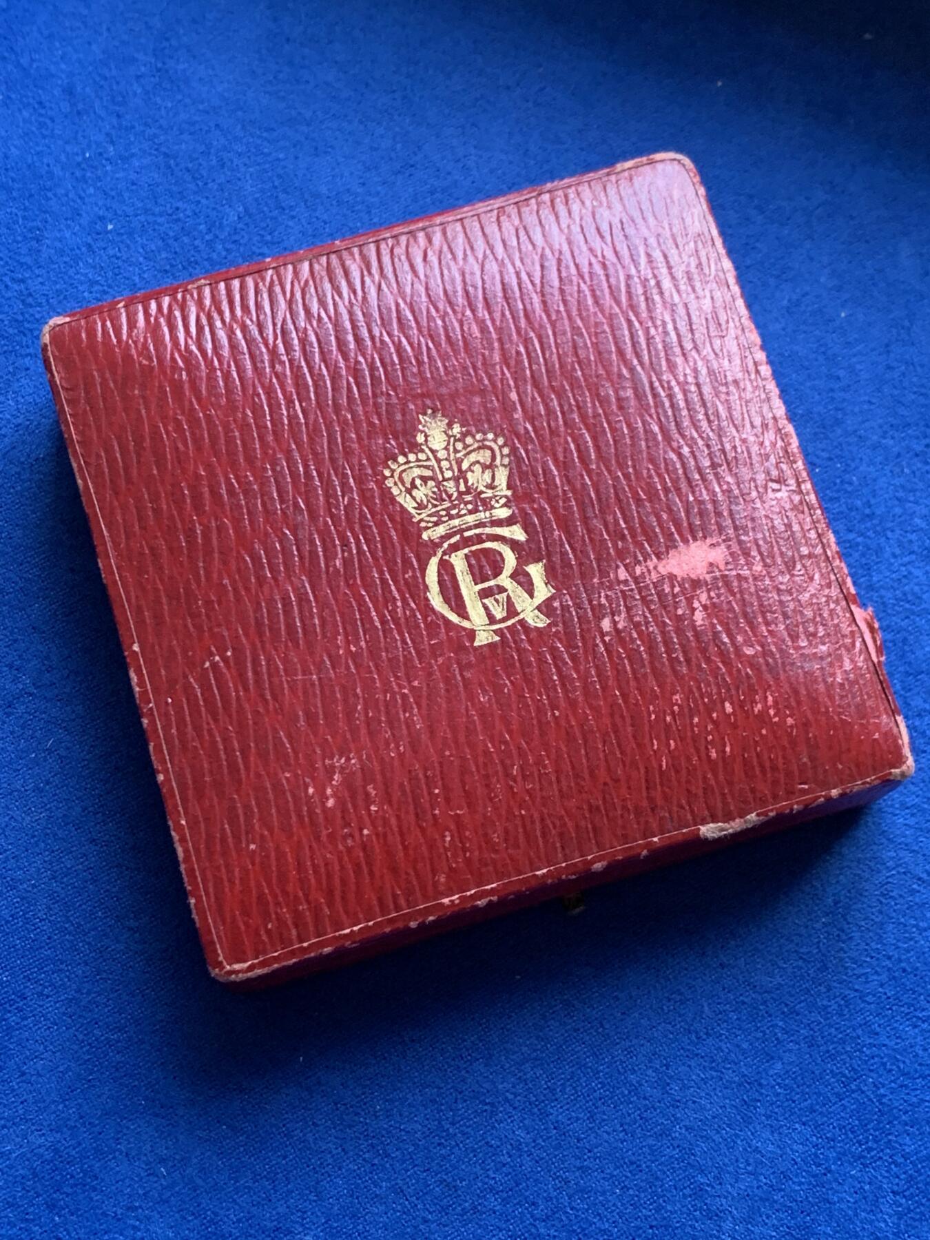 《竞宝斋》第360场 周日，周一  2场连拍 （全场包邮） 乔治五世1911年加冕大银章，51.8mm，73.1克，大银章少见，带原盒