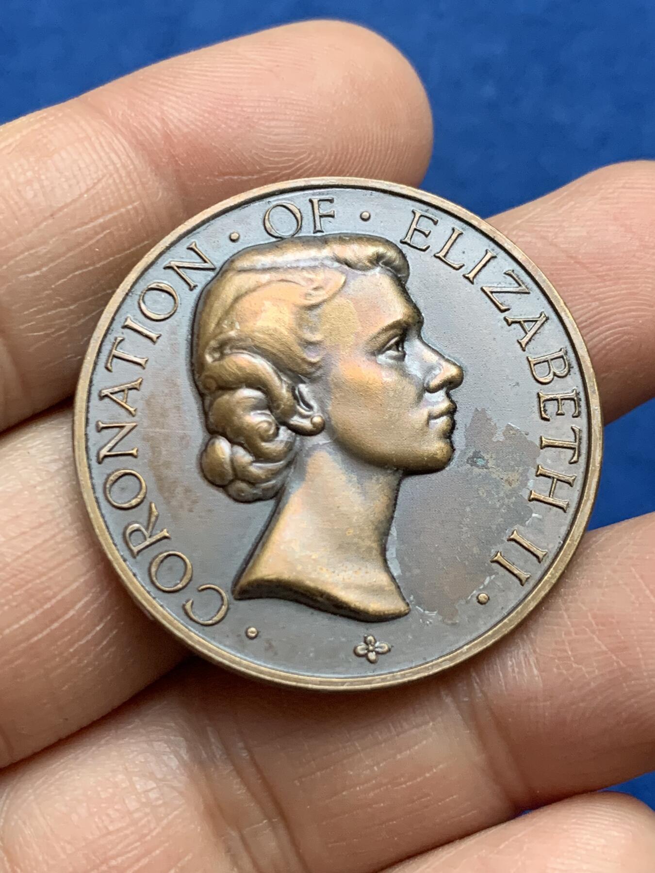 《竞宝斋》第360场 周日，周一  2场连拍 （全场包邮） 英国1953年伊丽莎白二世加冕铜章 20.95克，35.4mm