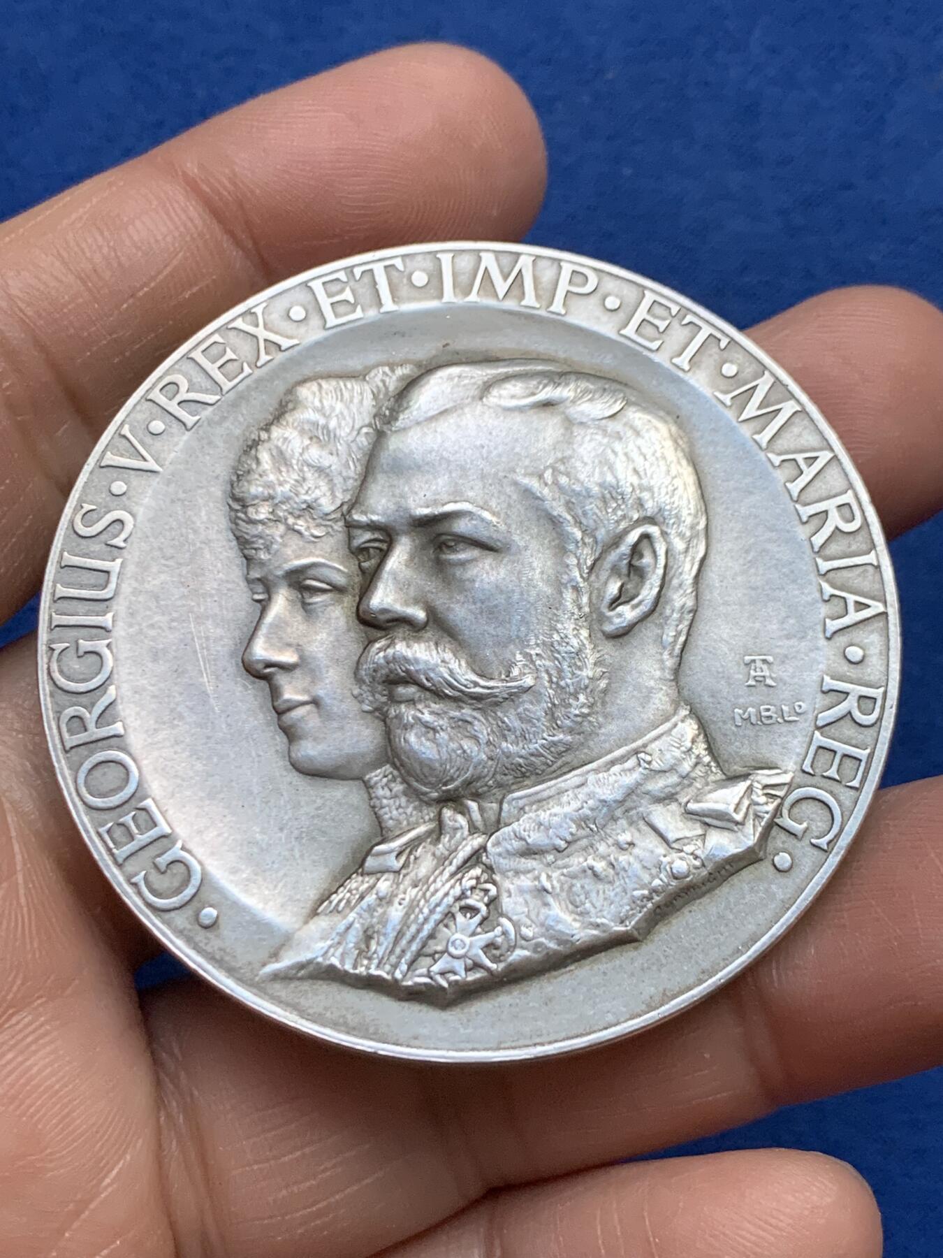 《竞宝斋》第360场 周日，周一  2场连拍 （全场包邮） 乔治五世1911年加冕大银章，51.8mm，73.1克，大银章少见，带原盒