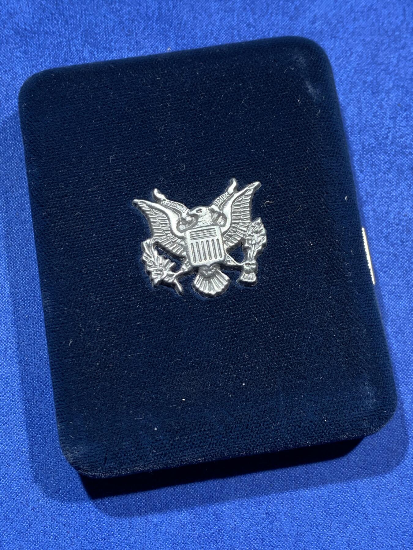 《竞宝斋》第360场 周日，周一  2场连拍 （全场包邮） 美国2004年行走女神1美元精制银币，盒证全，玫瑰色月牙彩。