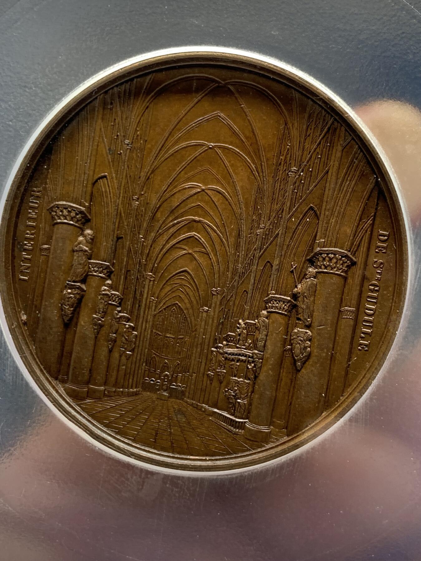 《竞宝斋》第360场 周日，周一  2场连拍 （全场包邮） PCGS SP63 比利时1845年布鲁塞尔圣米歇尔及圣古都勒大教堂纪念大铜章，高浮雕教堂细节极好，PCGS大盒封装。