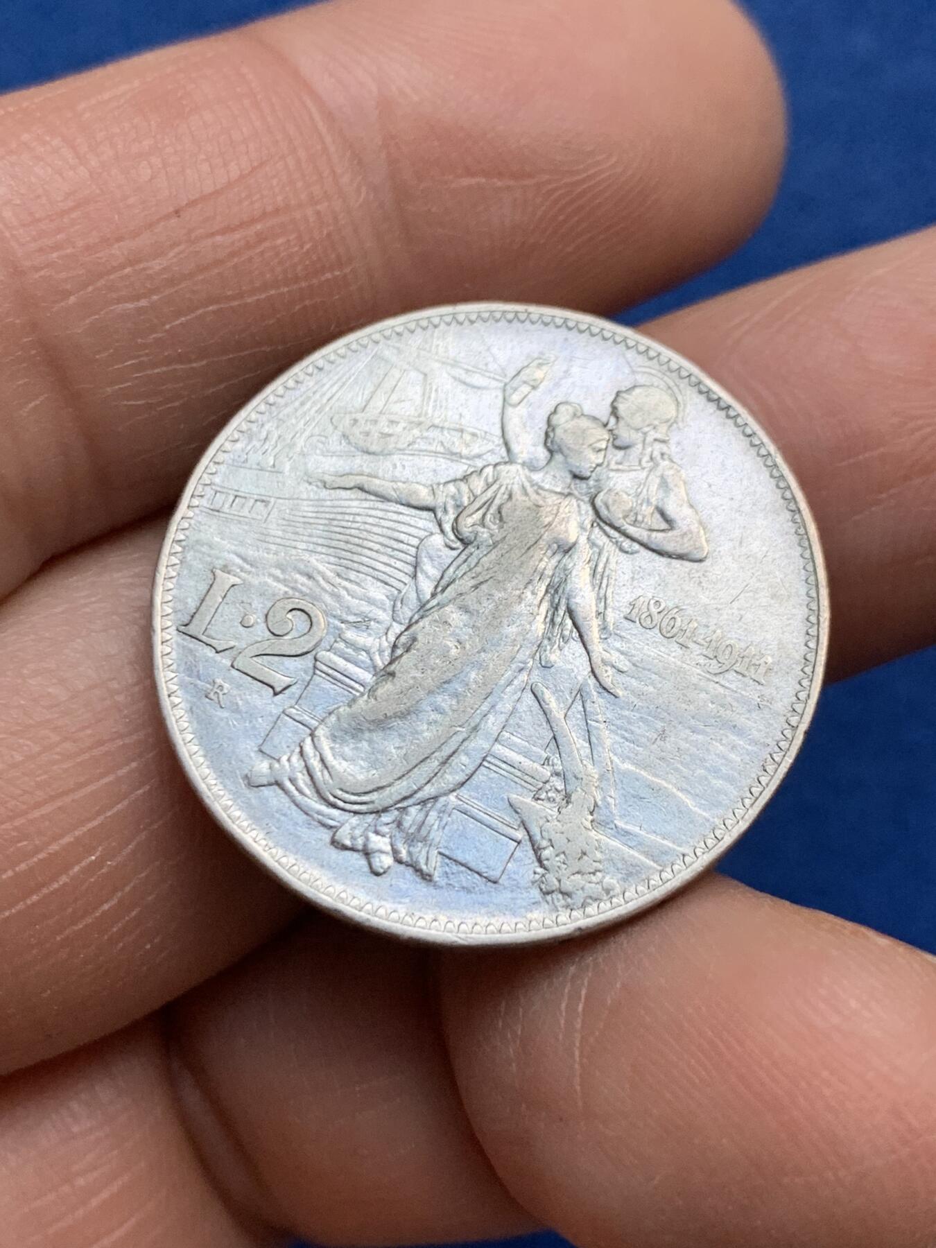 《竞宝斋》第360场 周日，周一  2场连拍 （全场包邮） 意大利1911年建国50周年2里拉银币，托奶银币，最精美钱币设计之一，意大利古典主义钱币设计名品