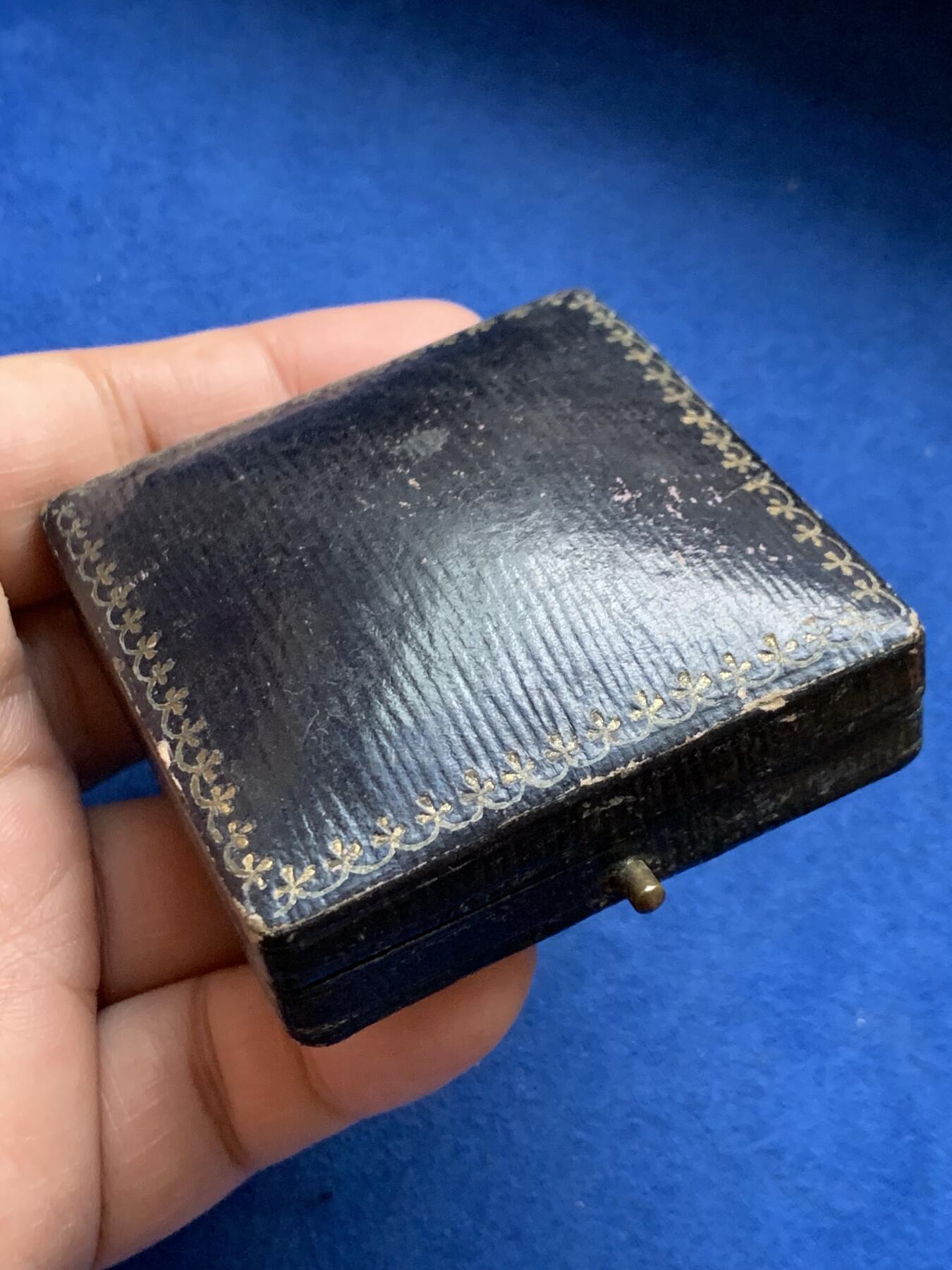 《竞宝斋》第360场 周日，周一  2场连拍 （全场包邮） 英国1902年爱德华七世加冕铜章 27.2克 38.8mm 带盒